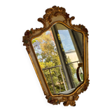 Miroir en bois doré décoré