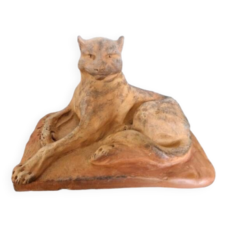 Charles Virion (1865-1946) - Sculpture en terre cuite "Chat allongé" , épreuve signée