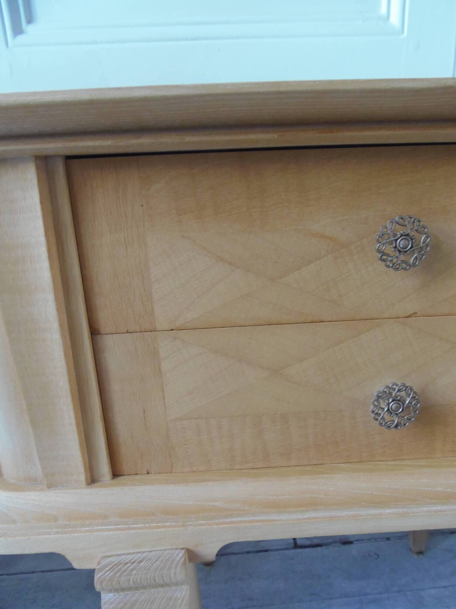 Paire de chevets vintages en bois brut , plateaux miroir.