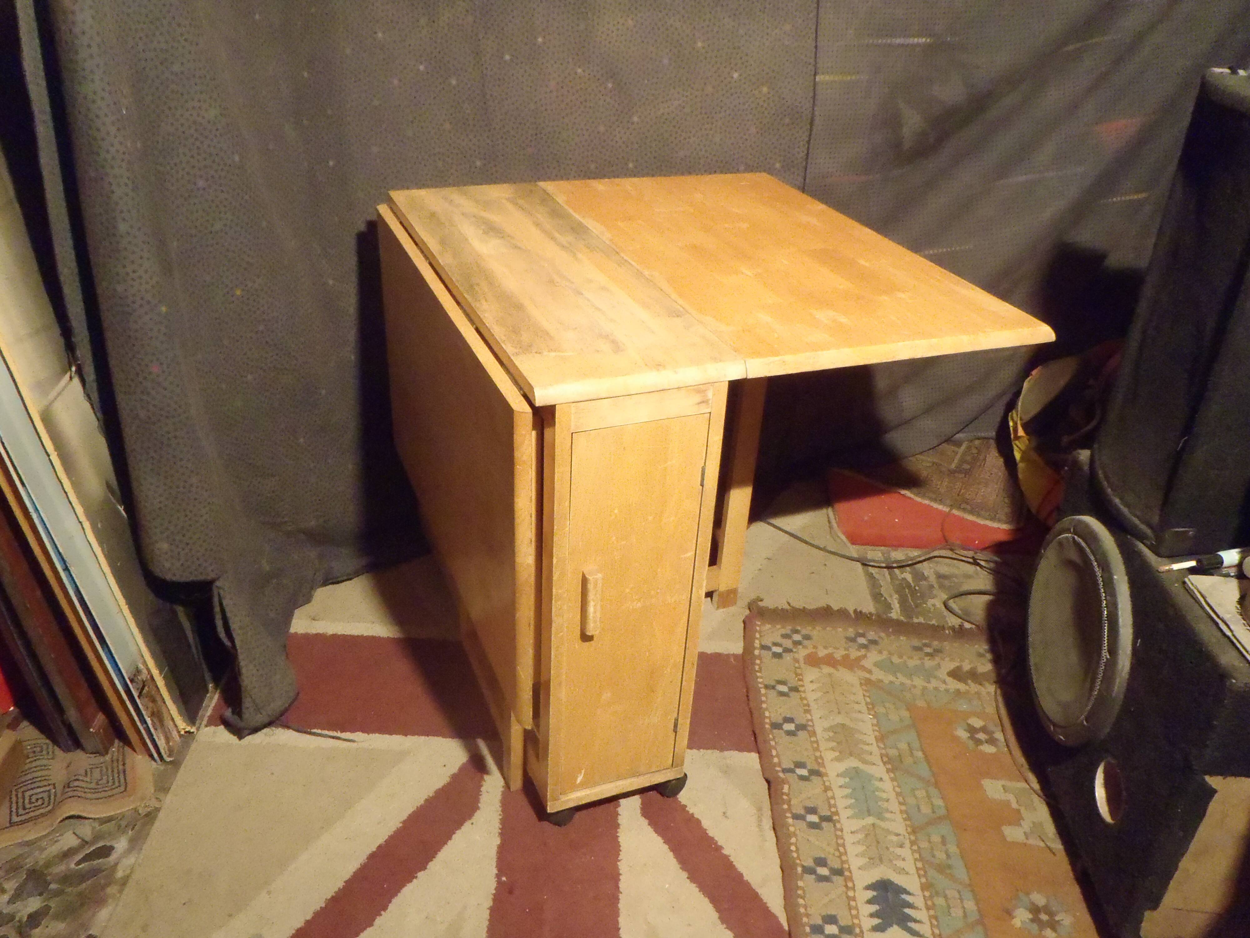 Folding table.