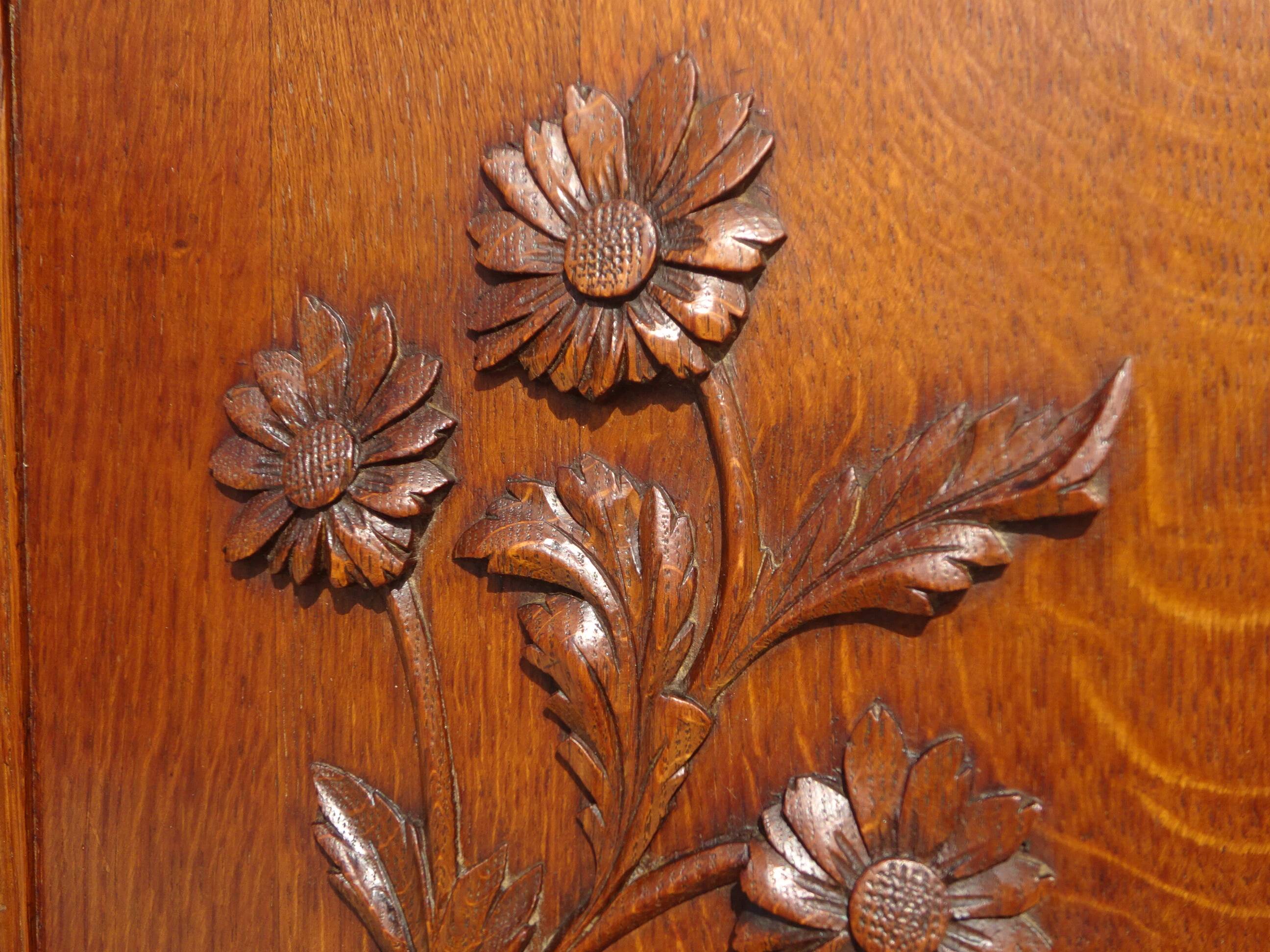 Small display case in oak and old glass