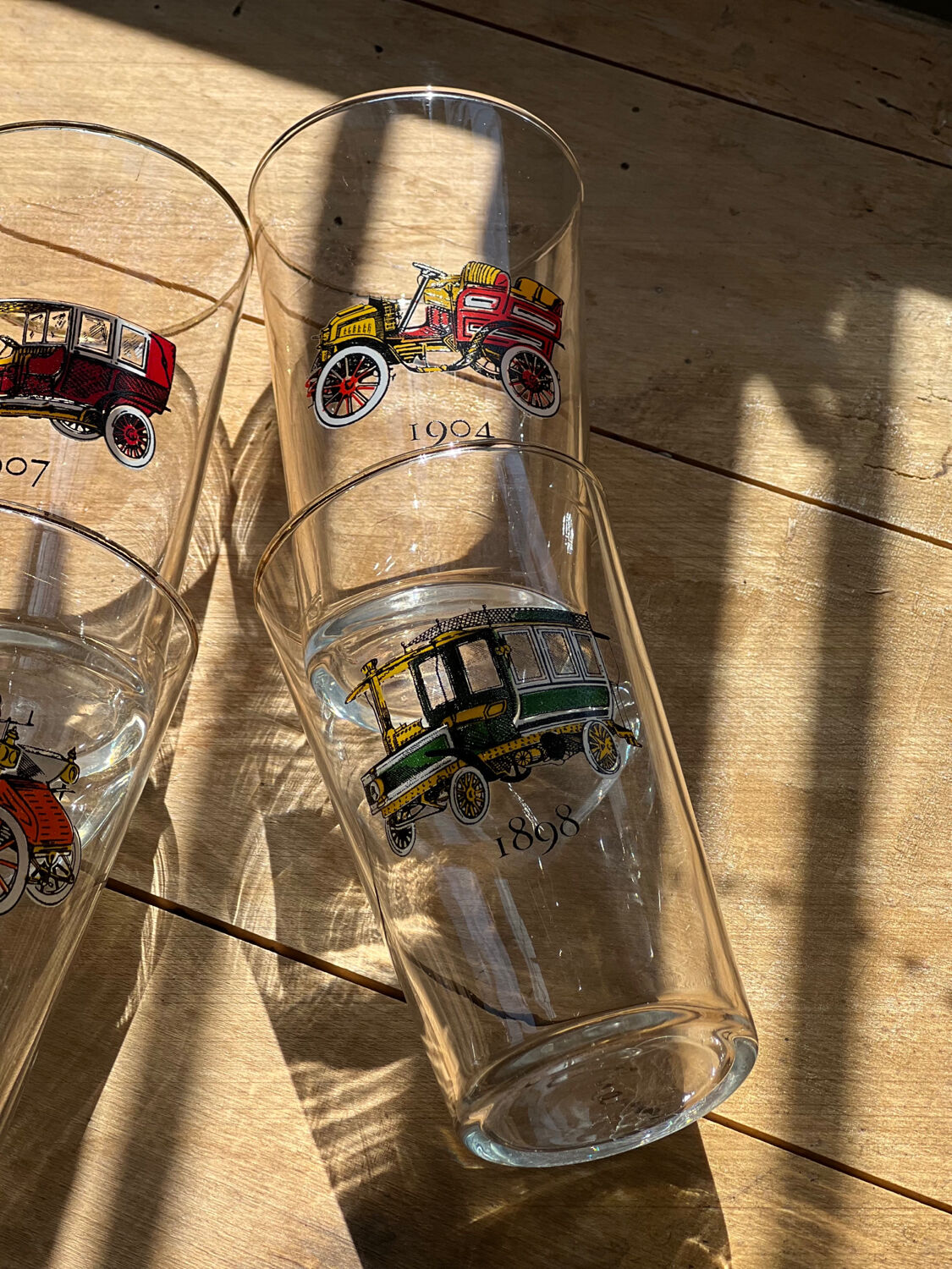 Printed water glasses of vintage cars