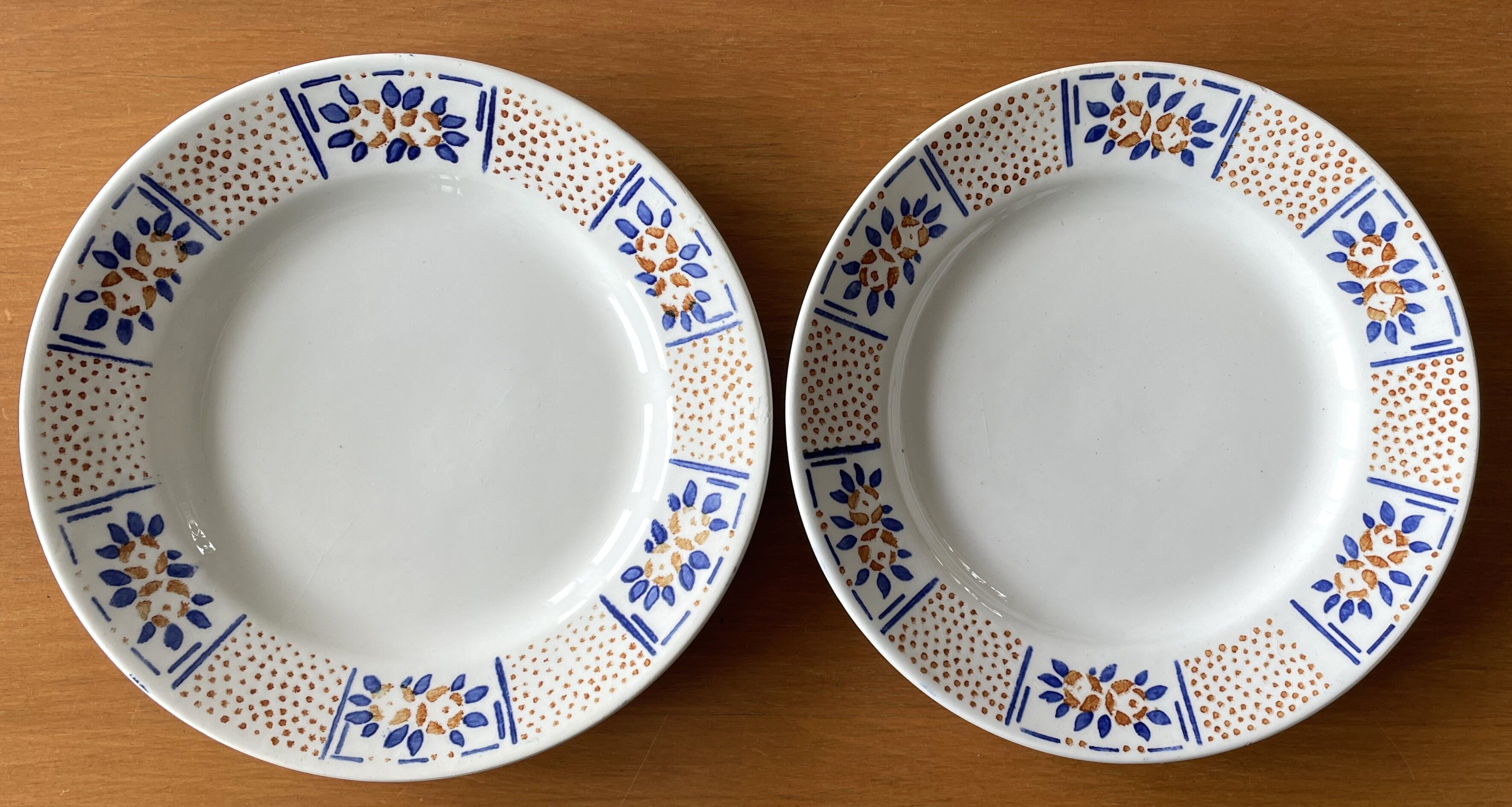 8 antique flat plates in Gien earthenware