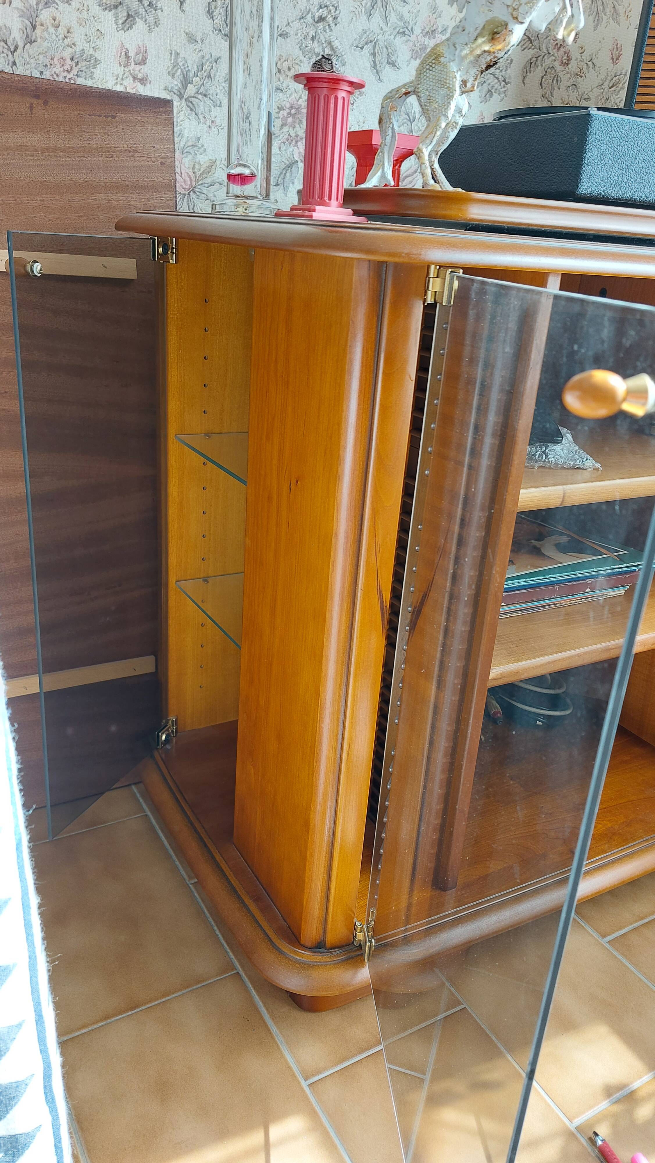 Television cabinet