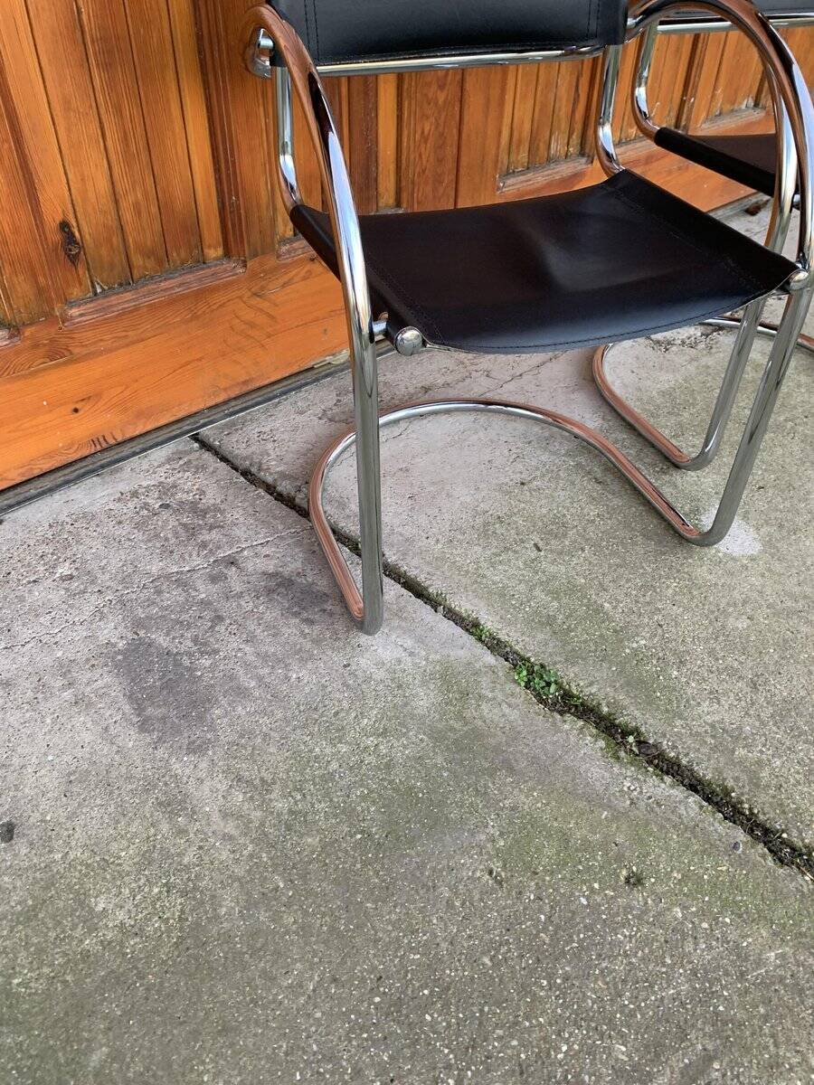 Set of 2 black chrome Bauhaus chairs in tubular steel - Italian design from the 1970s.
