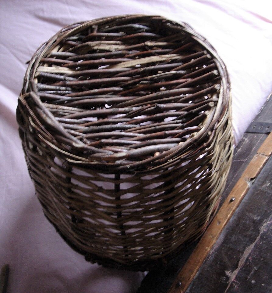 Basket round base two handles old lady jeanne strapping