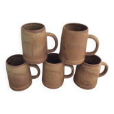 5 mugs en grès
