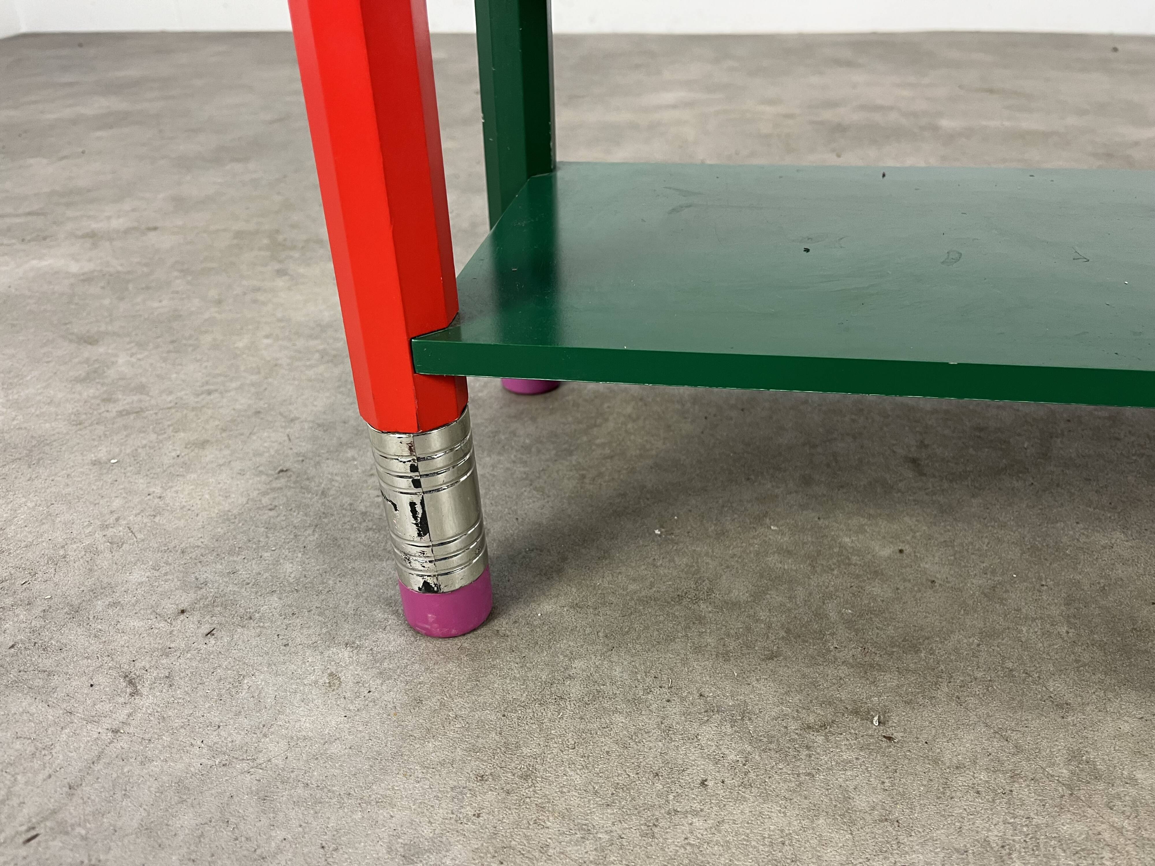 Etagère crayon style Pierre Sala pour enfants