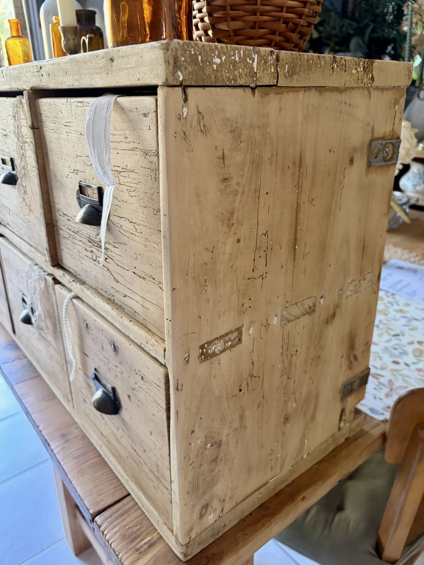 Workshop cabinet with drawers