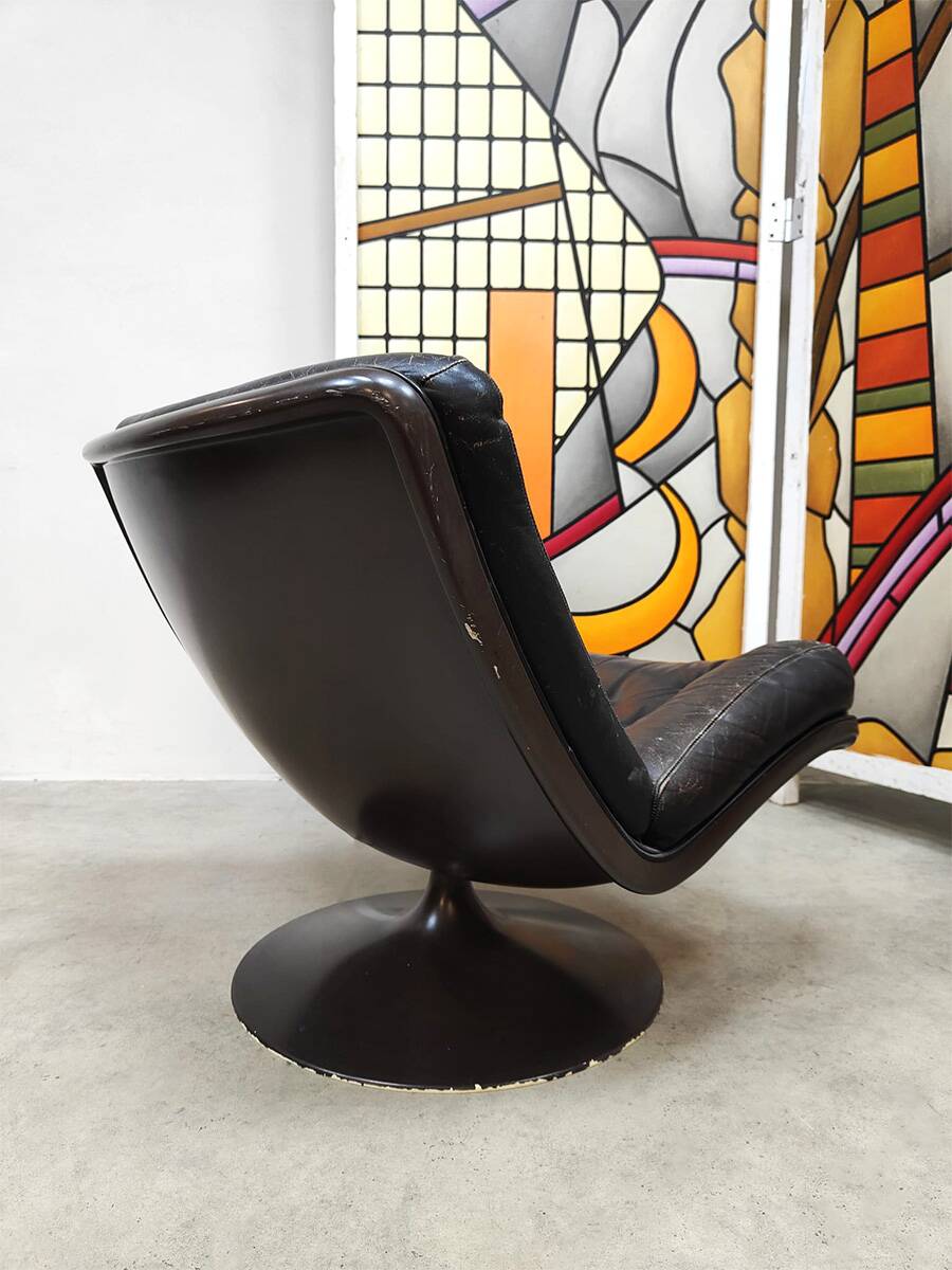 Vintage Dutch design black leather swivel chair Geoffrey Harcourt Artifort
