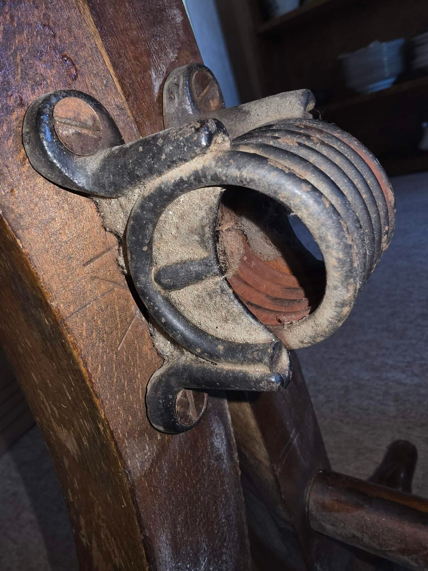 Chaise berçante victorienne antique avec mécanisme à ressort, c. 188
