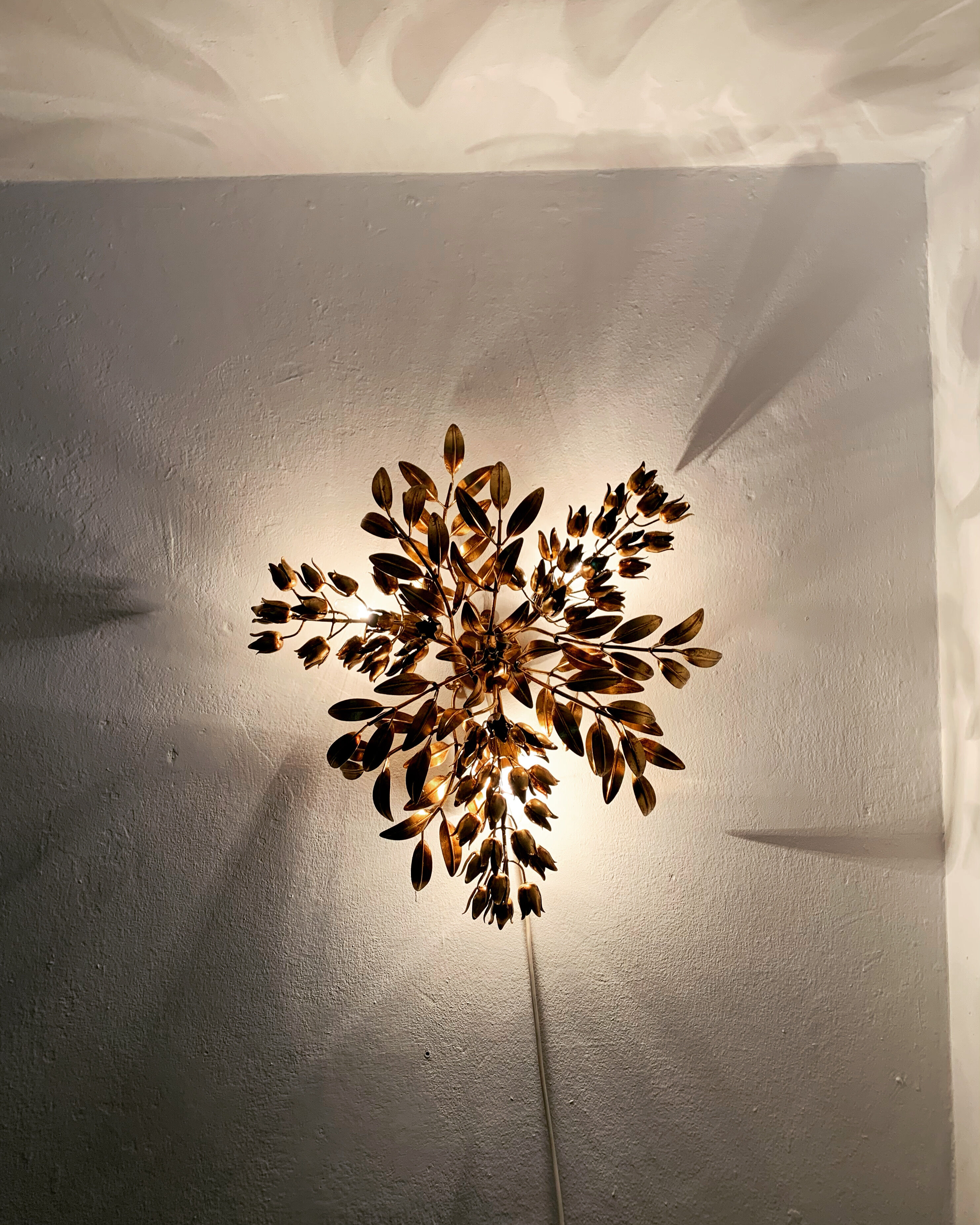 Gilded Italian Hollywood Regency metal wall lamp or flush light by Hans Kögl