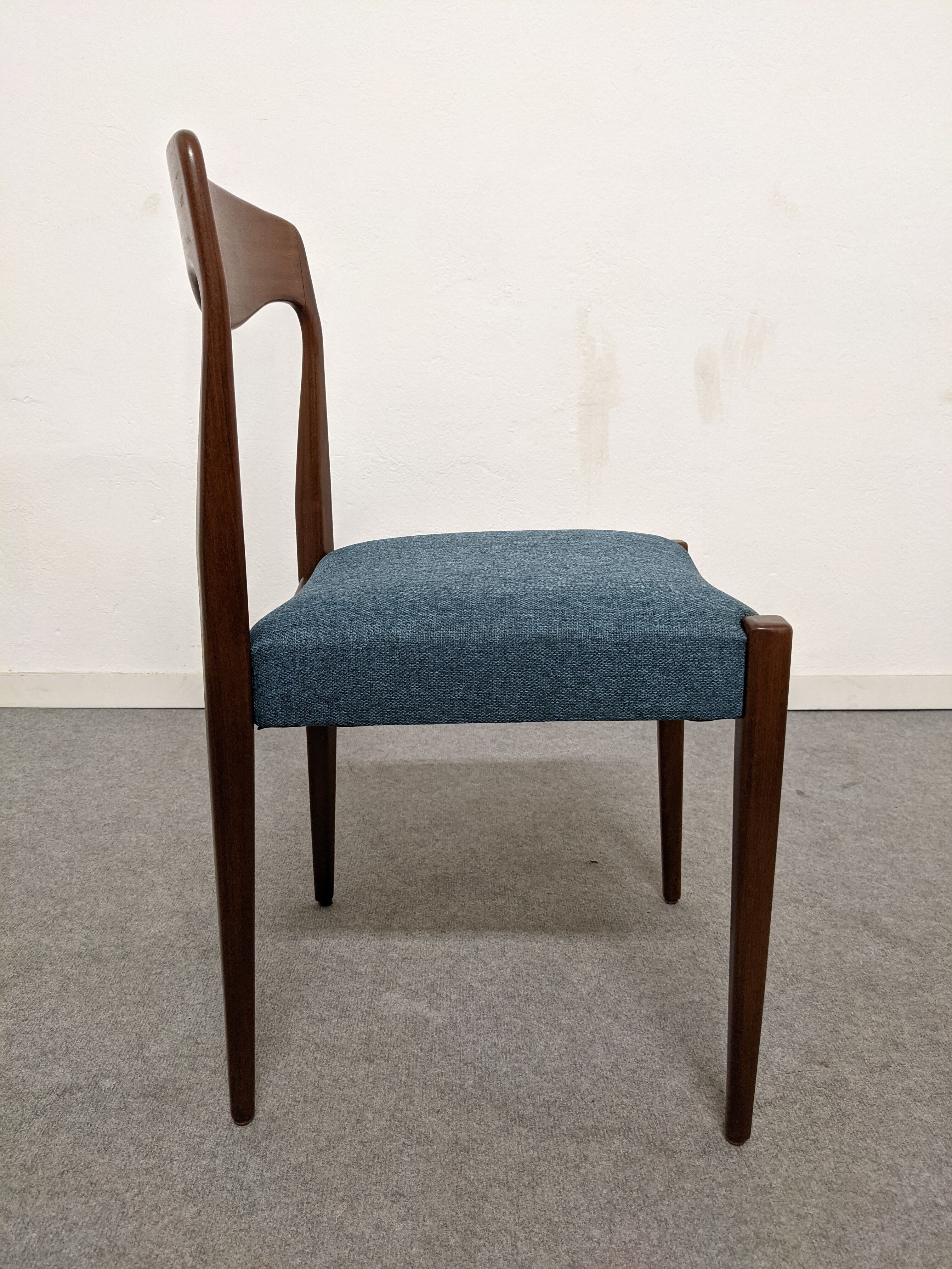 Set of 6 Danish teak chairs from the 60s/70s