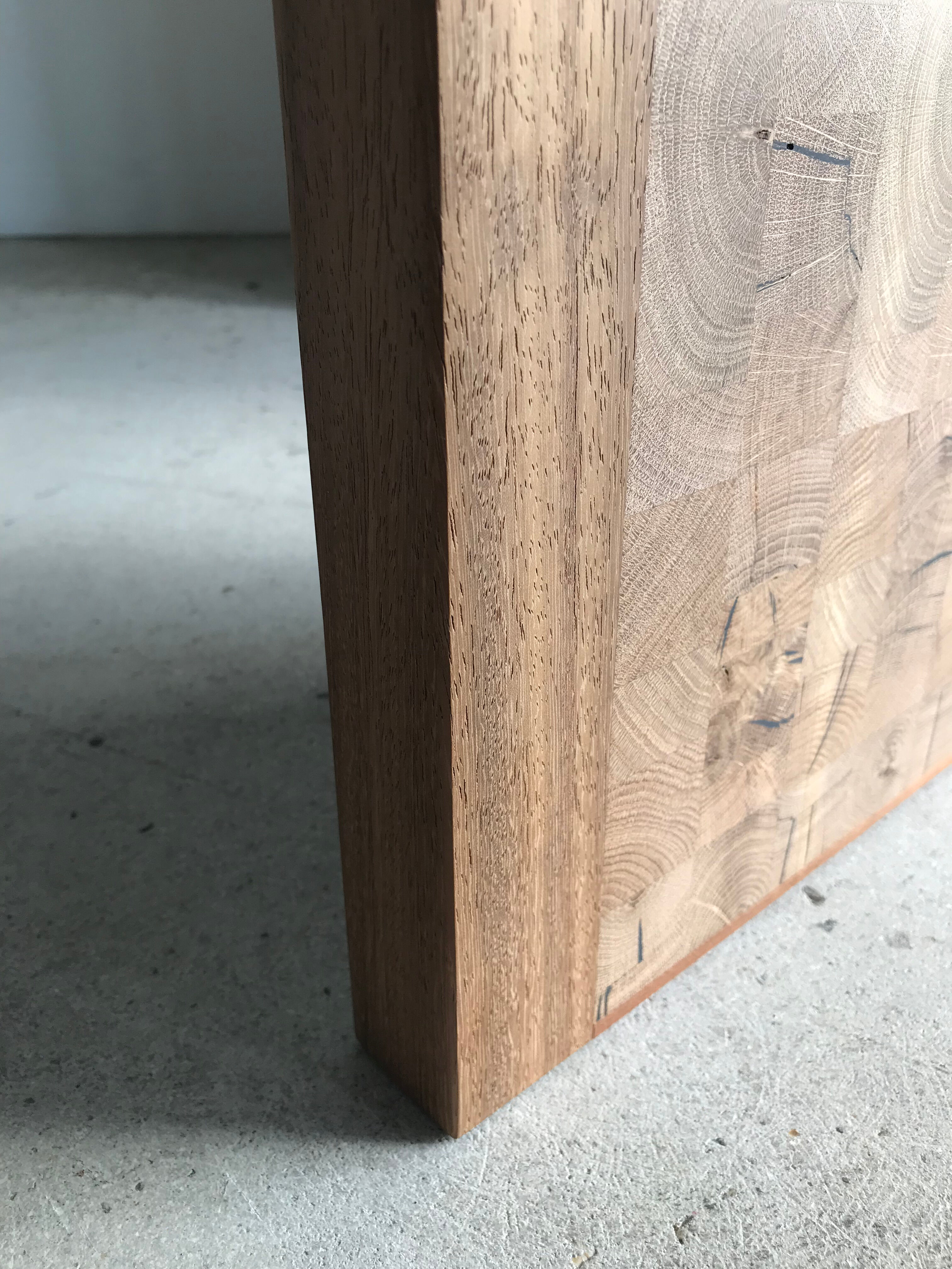 Decorative wooden top with checkerboard effect