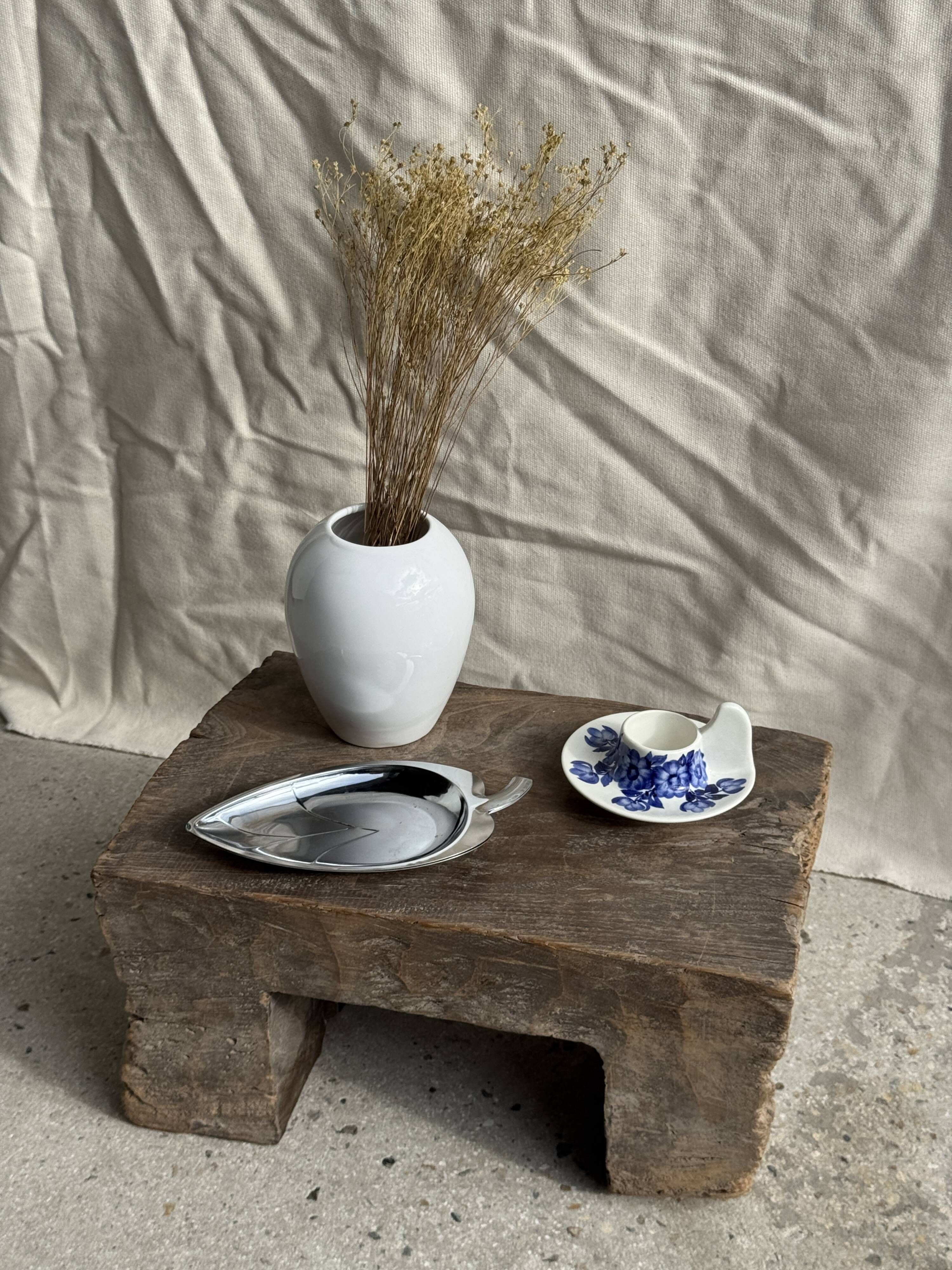 Pair of silver-plated bowls in the shape of a stylised leaf 11.5x22