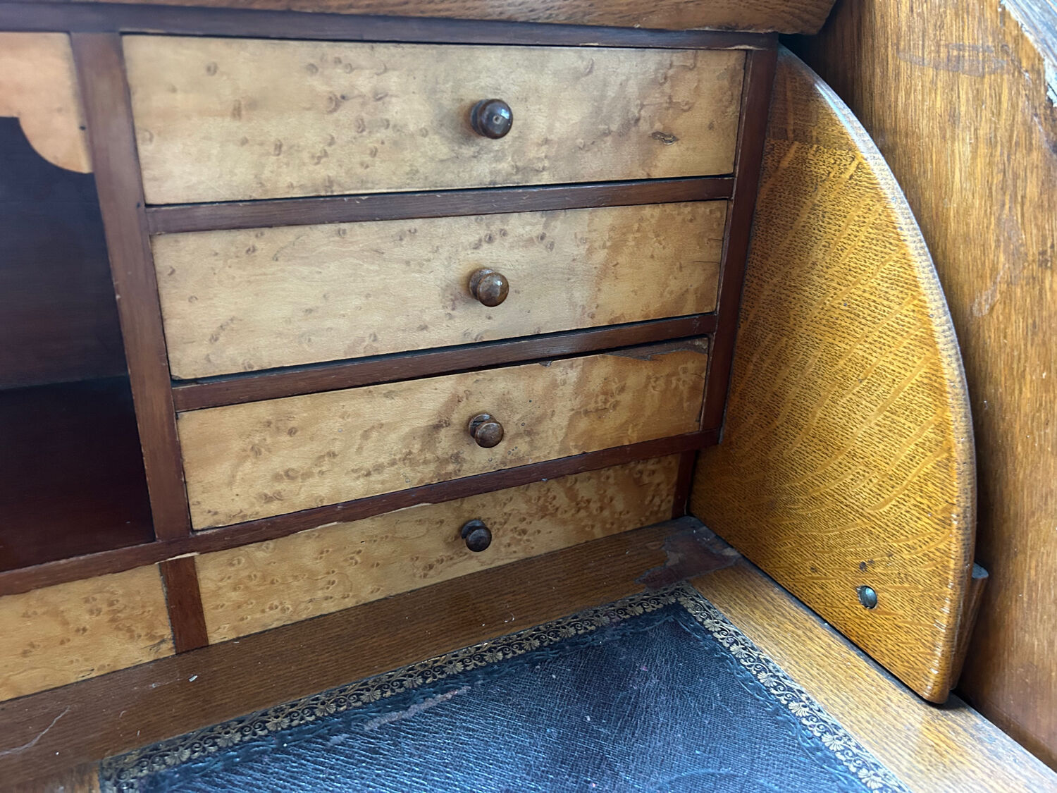 Beautiful vintage 20th-century American cylinder desk and its chair.