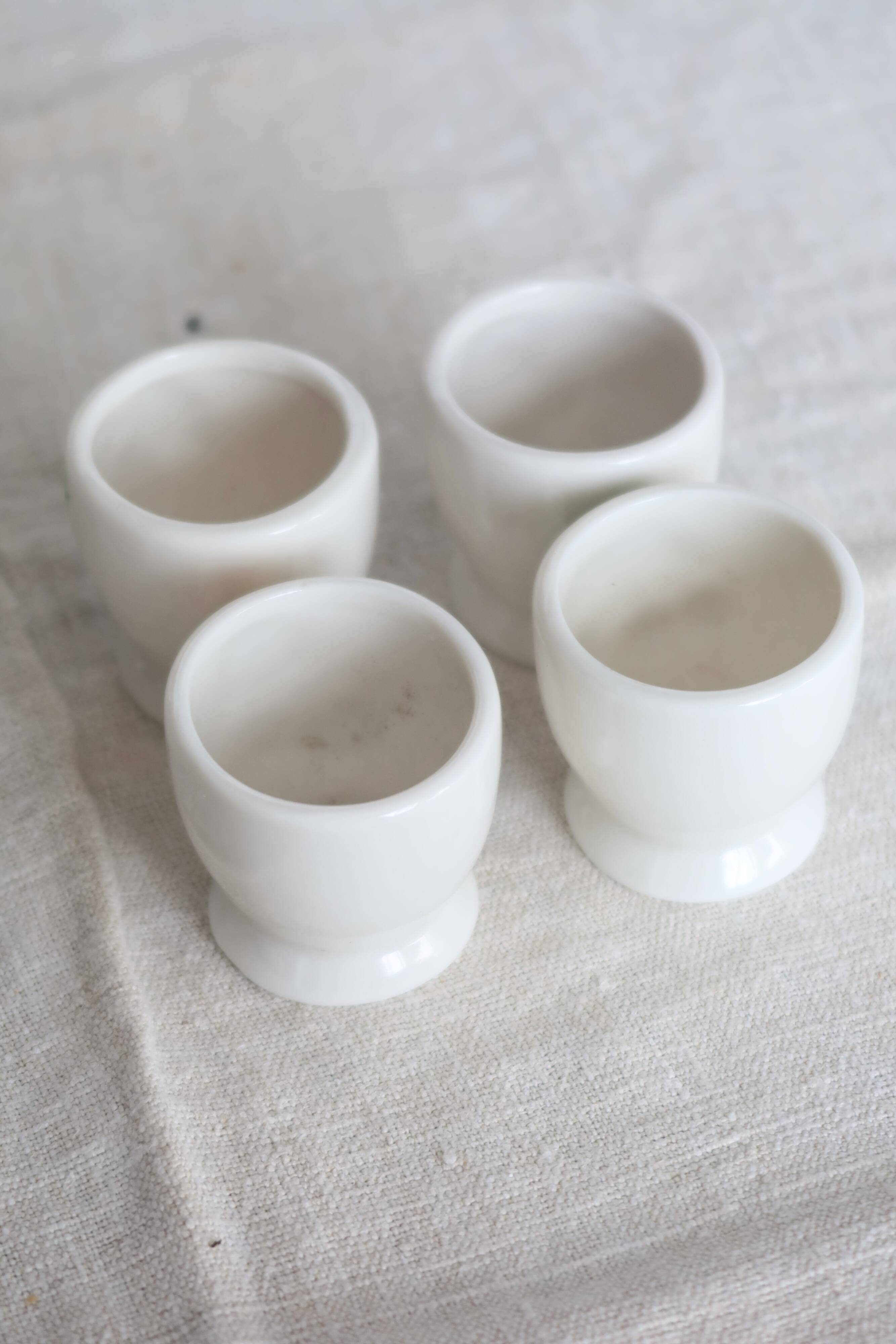 4 vintage Afibel porcelain egg cups - Barbotine decor