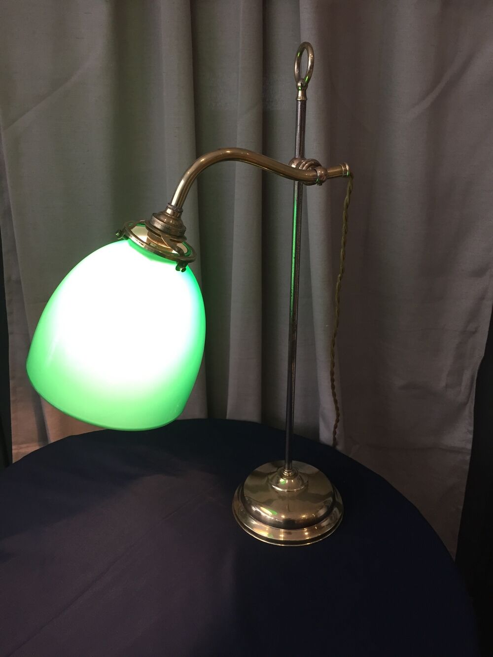 Lampe de bureau lampe d'appoint lampe de lecture quinquet laiton tulipe opaline