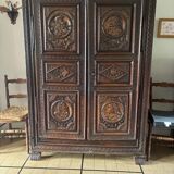 Armoire bois sculpté