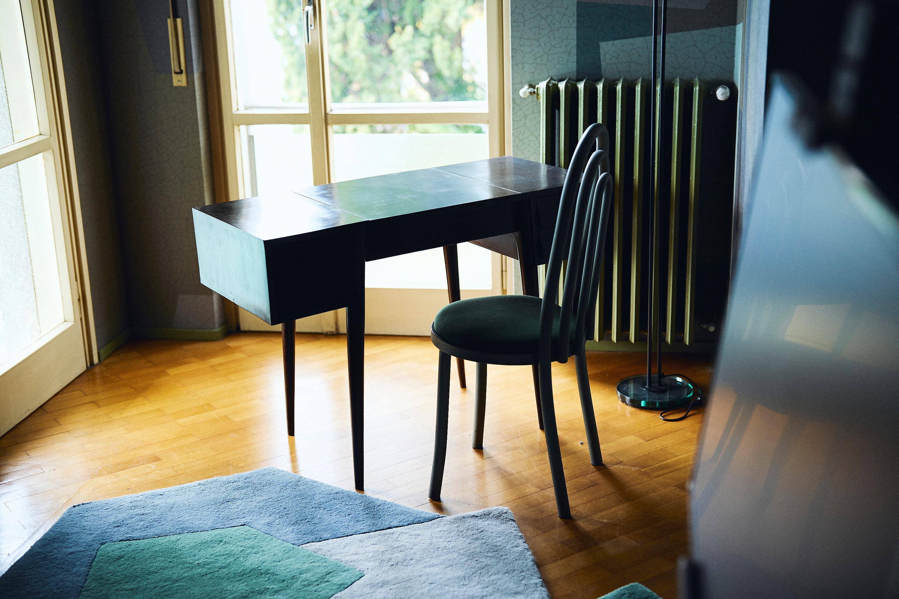Vintage 1950s Italian Vanity/Desk with Mirror, in Solid Wood, Gio Ponti Style