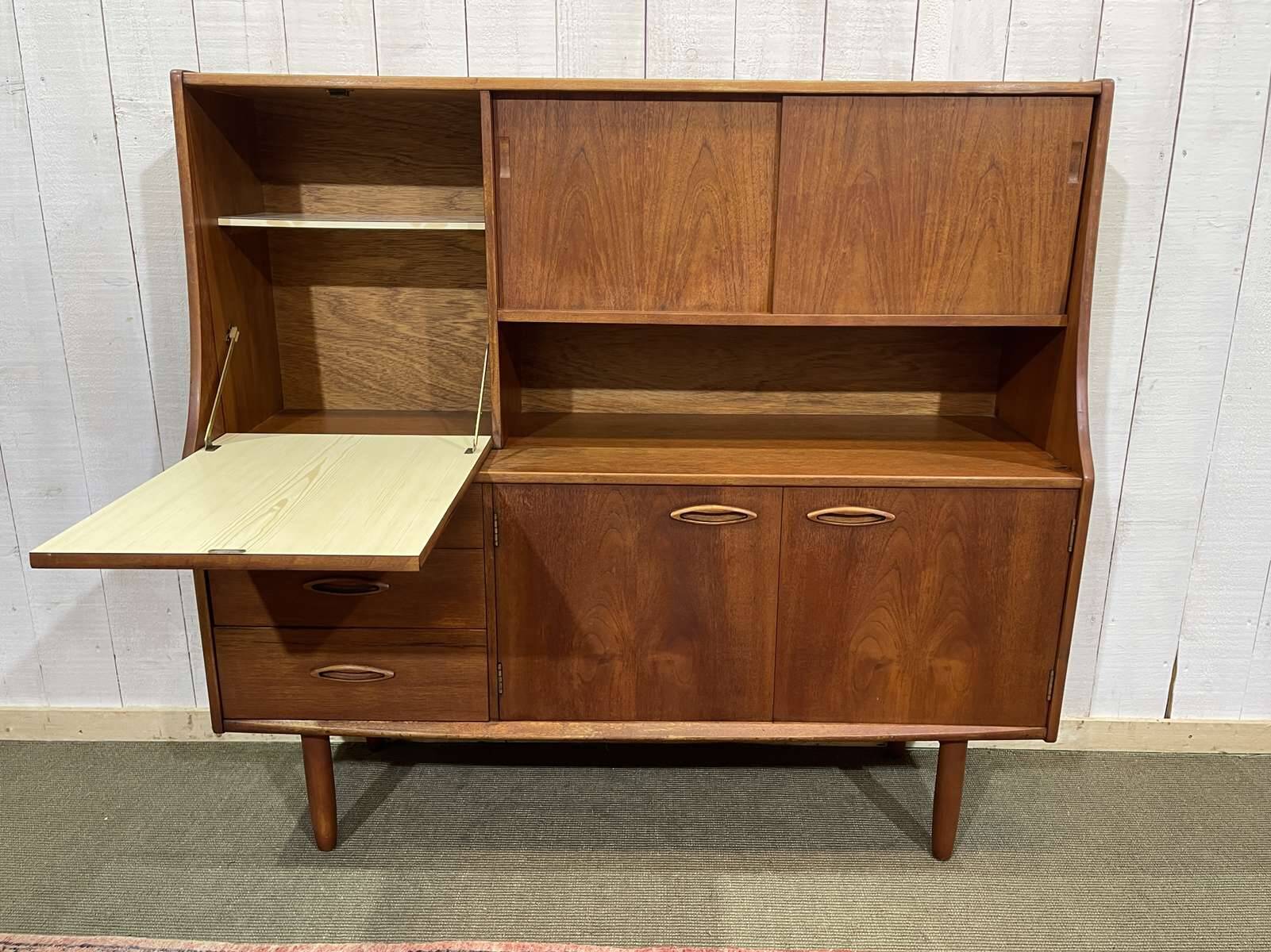 Buffet bar en teck anglais des années 70