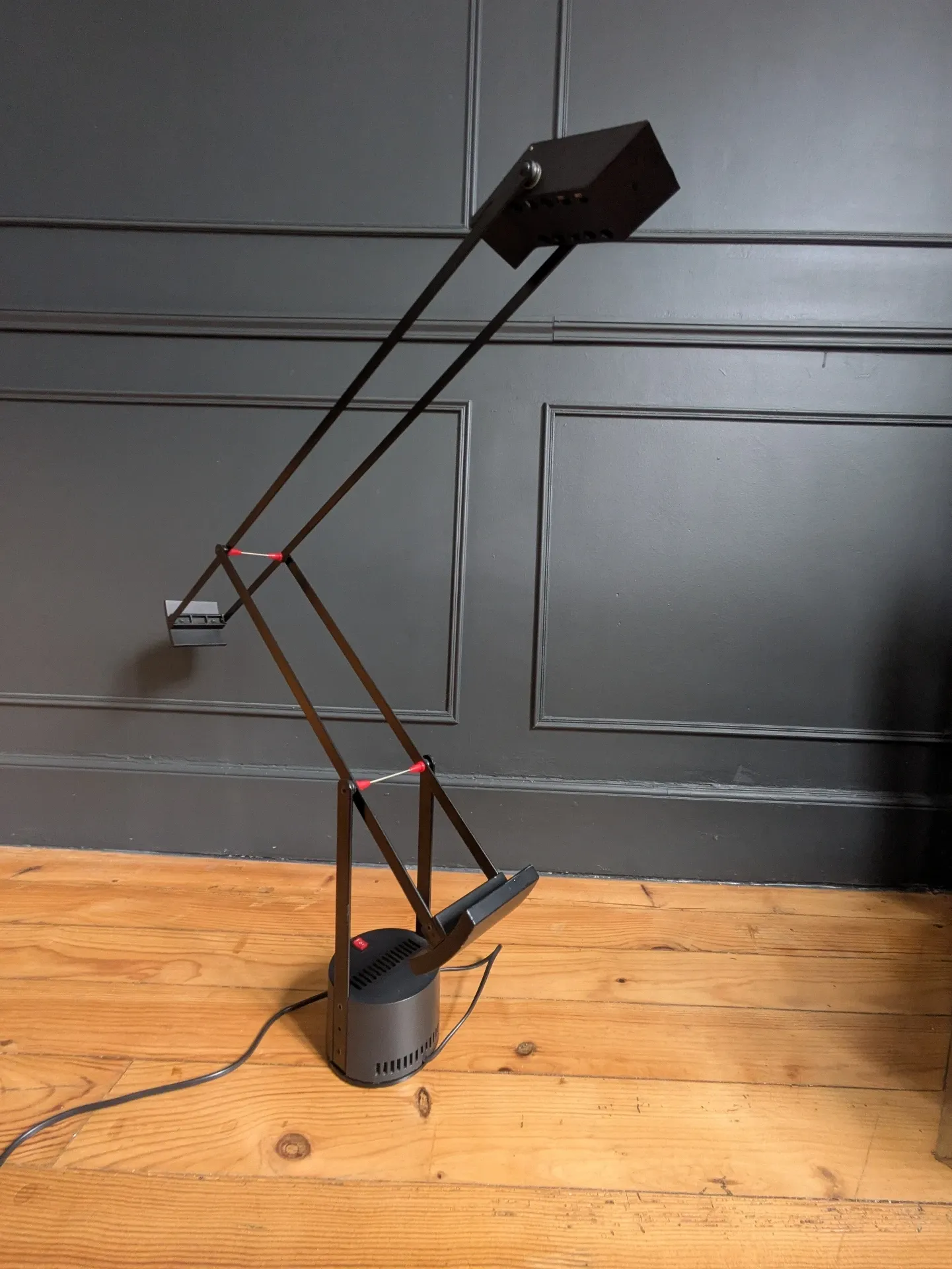 'Tizio' desk lamp by Richard Sapper for Artemide. Original edition.