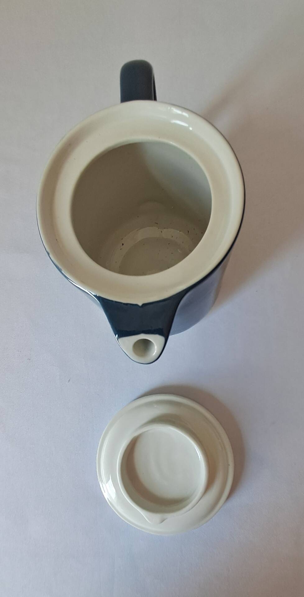 Teapot and milk jug, selfish, stackable. Sarreguemines. 1980s.