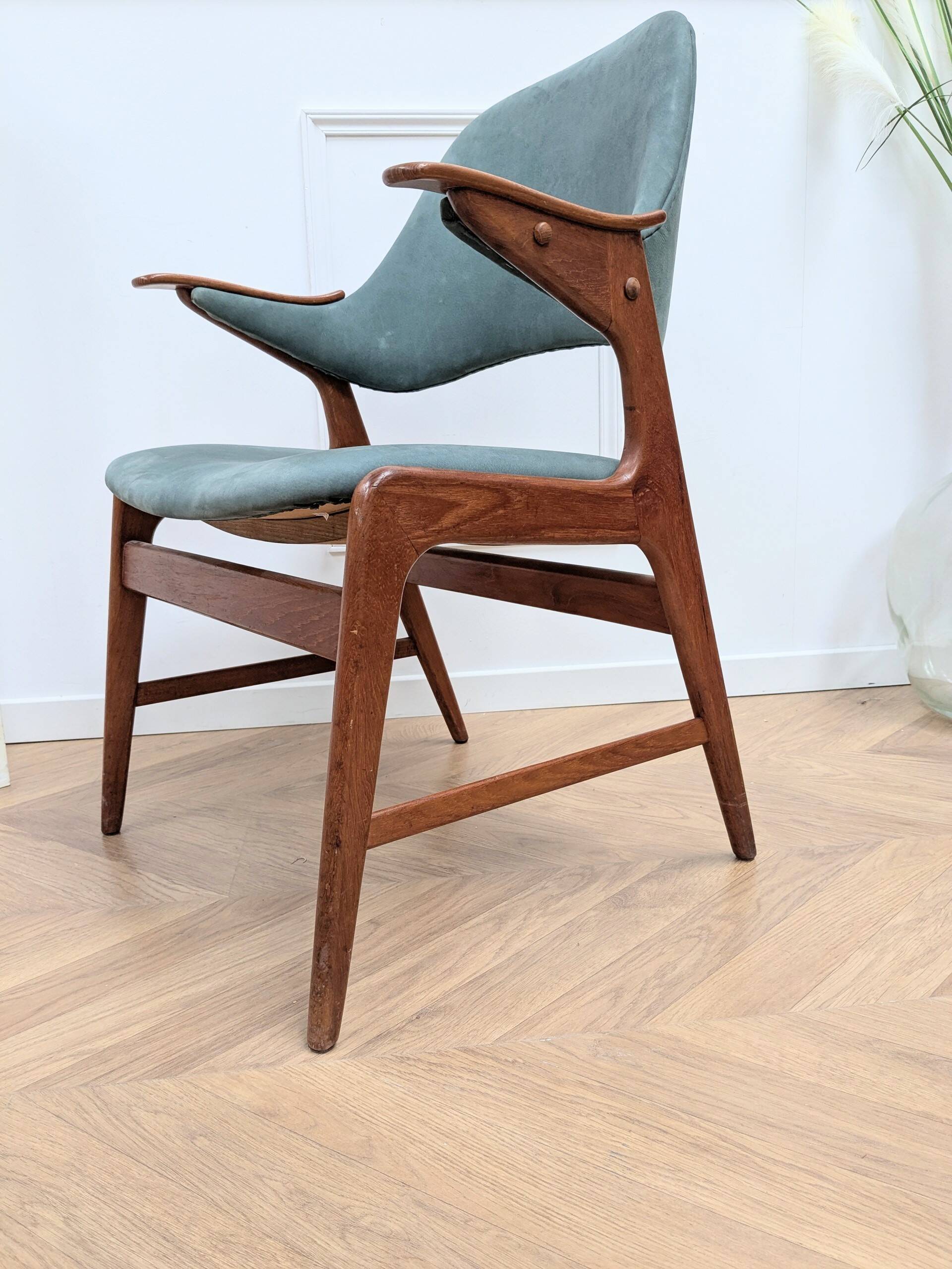 Danish chair with armrests