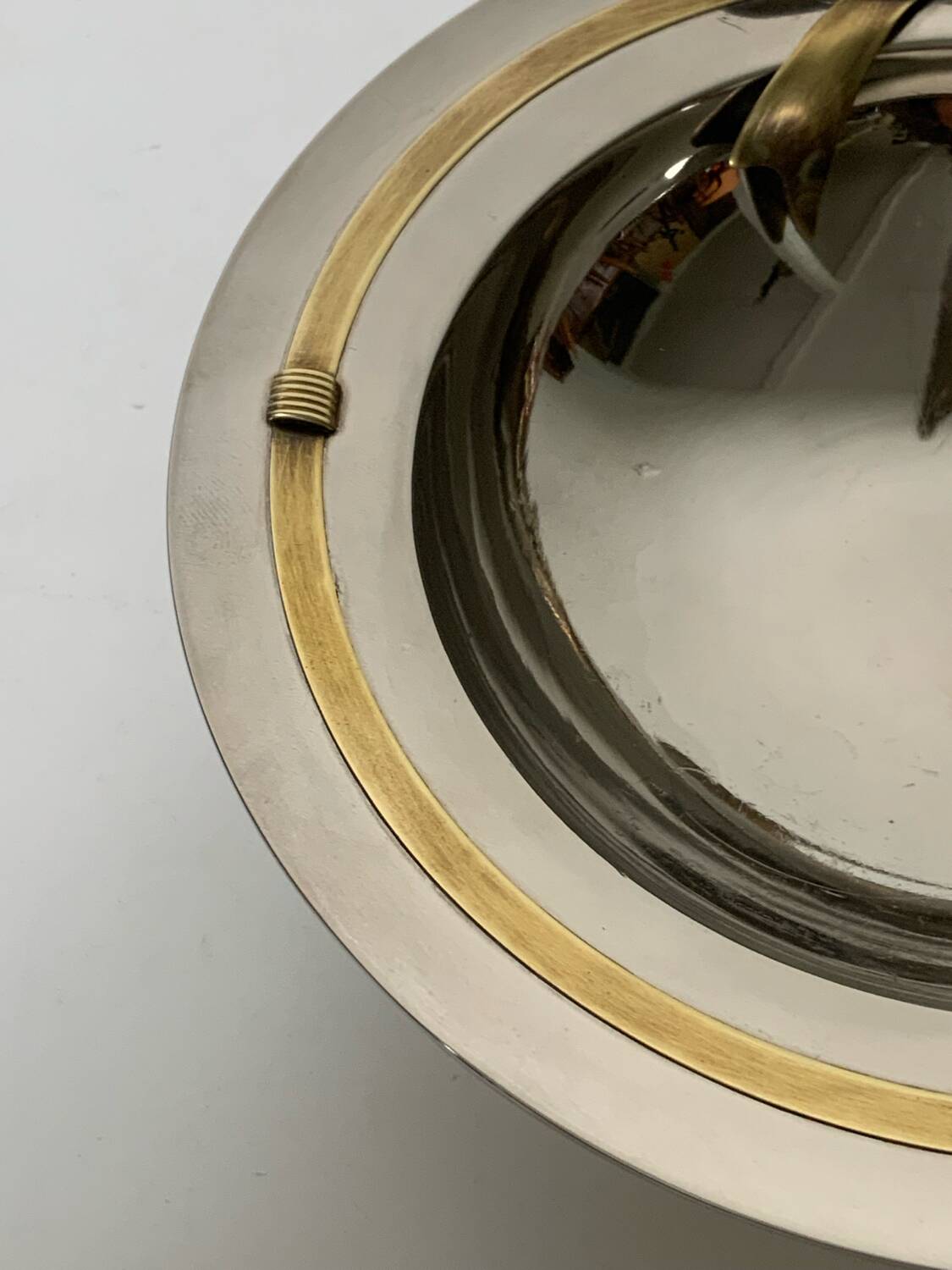 Metal pocket emptier