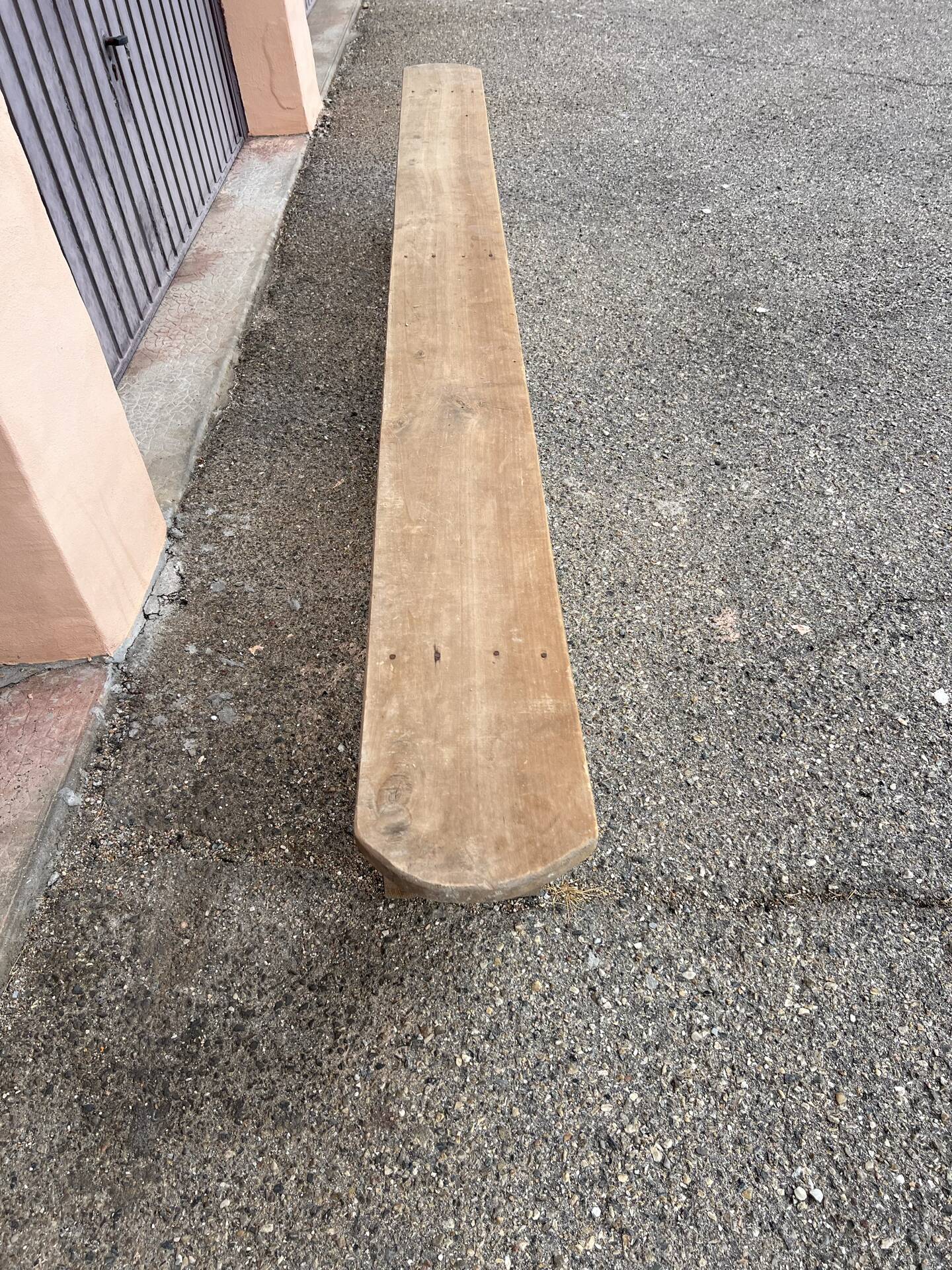 Long banc en bois massif travail artisanal français