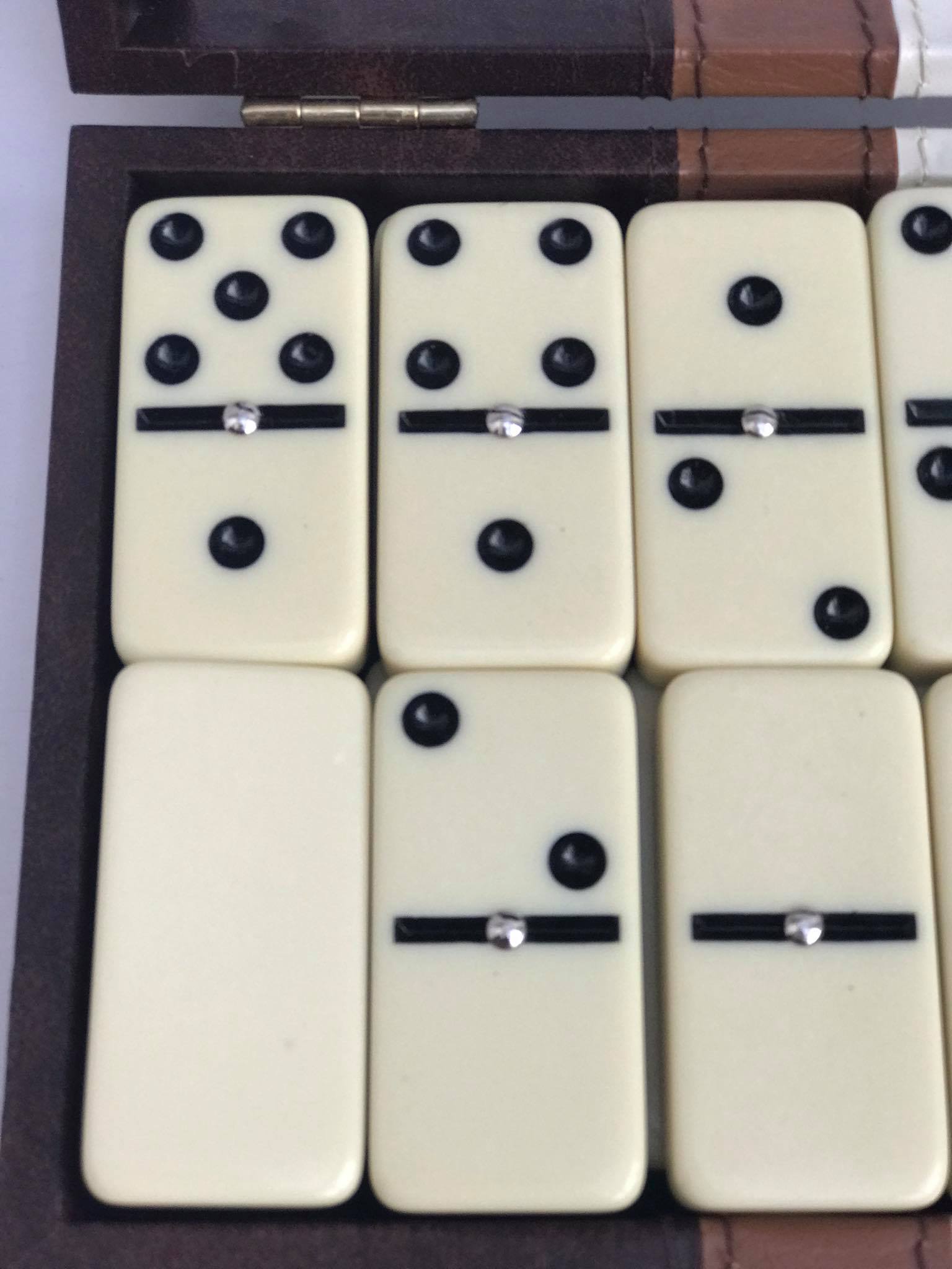Game of dominos vintage compact travel