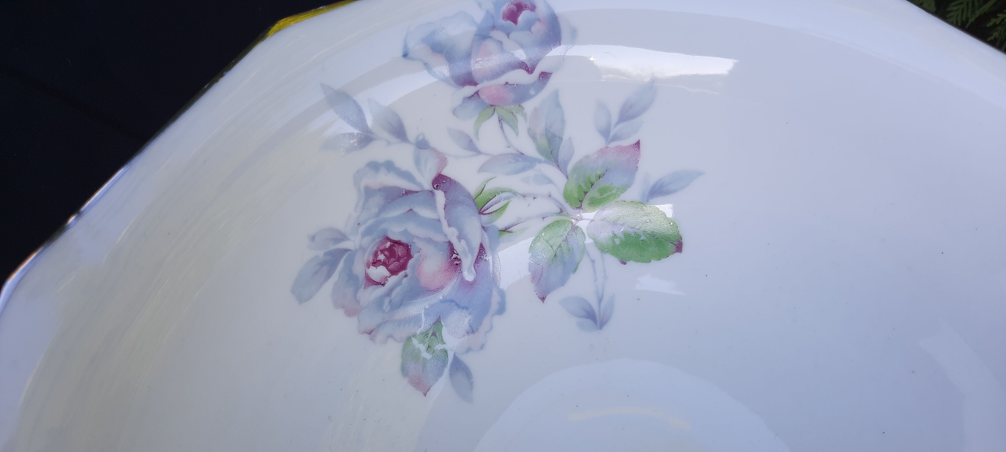 1 bowl and 1 porcelain hollow dish