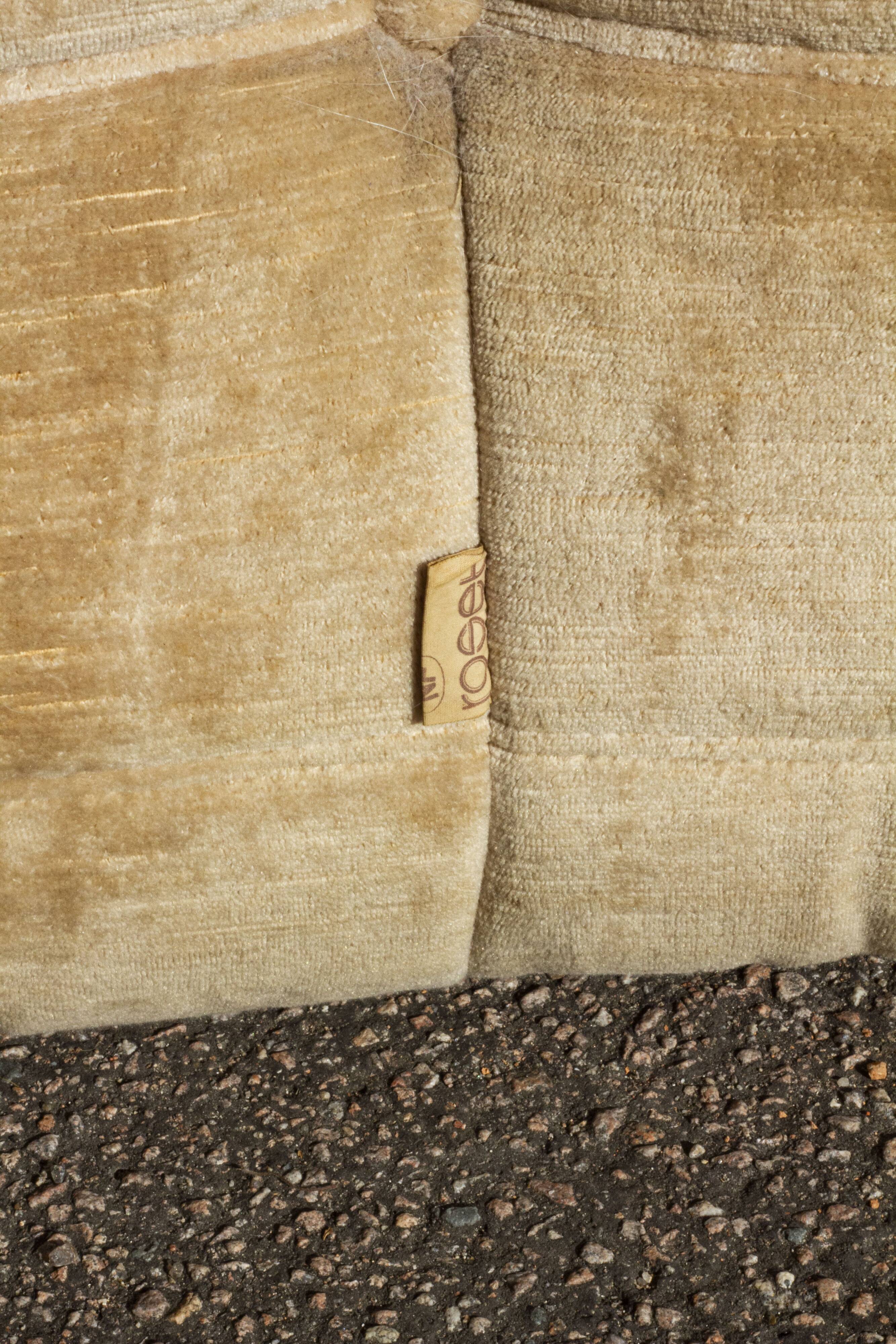 Canapé Togo 4 places en velours beige par Michel Ducaroy, Ligne Roset, 1973