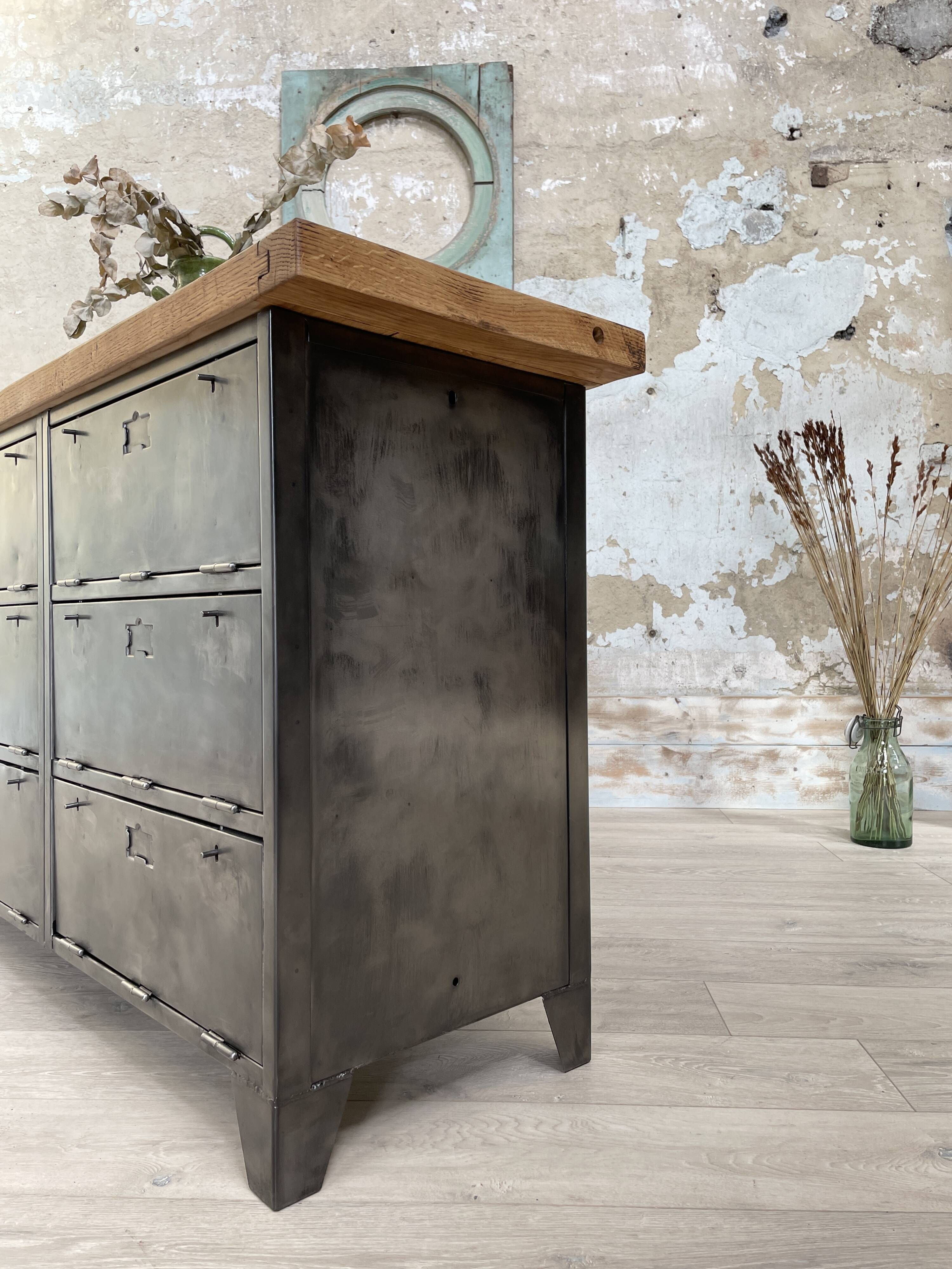 Industrial row in metal and oak.