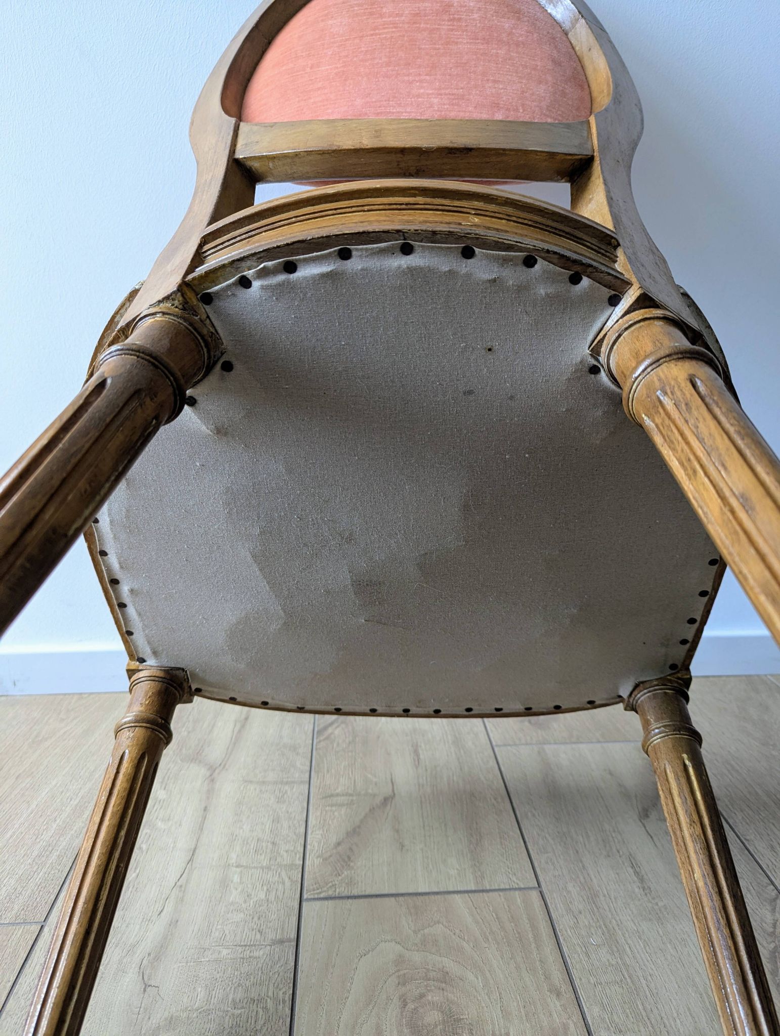 Louis XVI armchair with patina and antique velvet