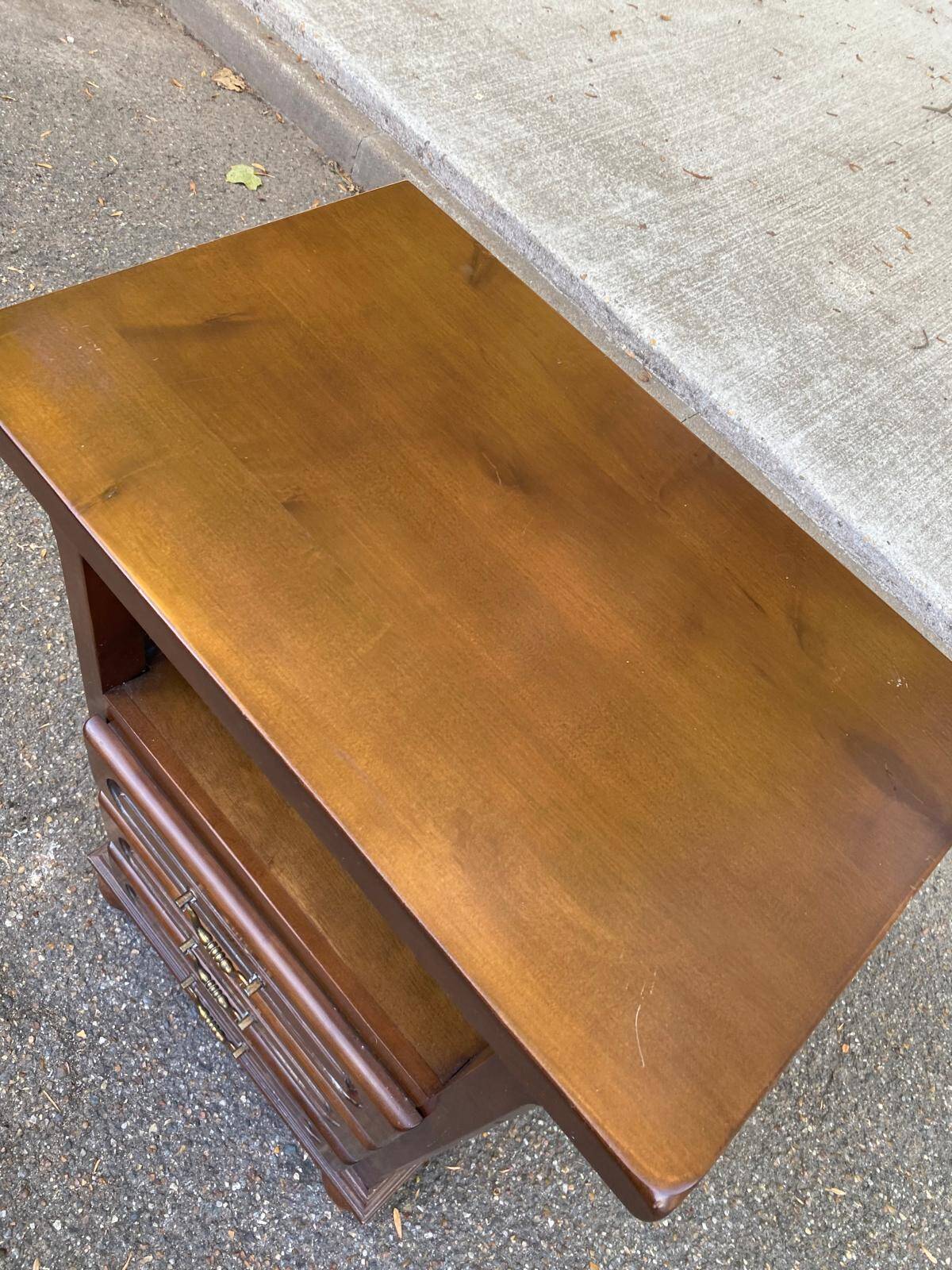 Side table with 3 drawers in solid wood, tall bedside table.
