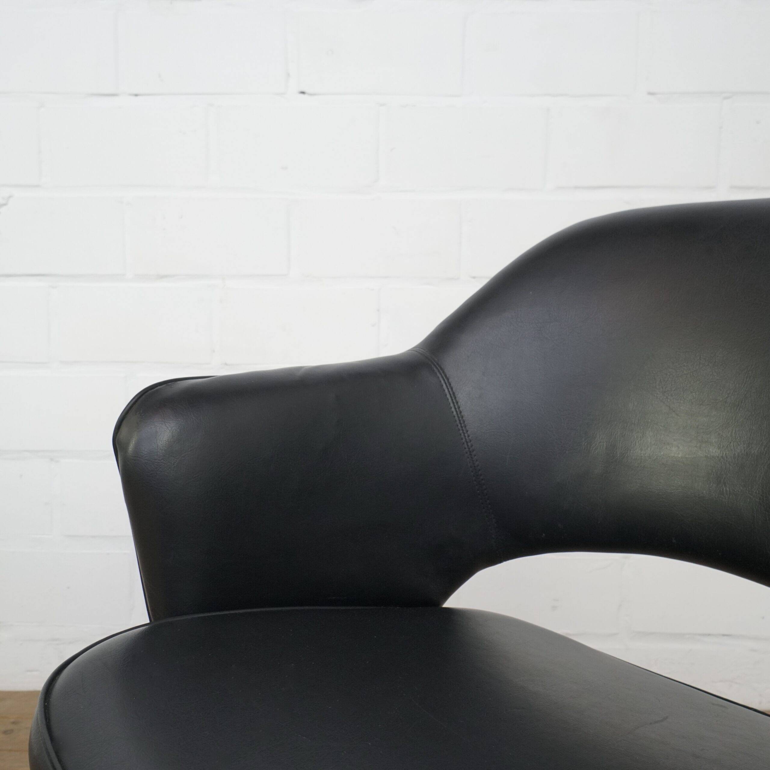 Ensemble de deux fauteuils en cuir Eero Saarinen pour Knoll