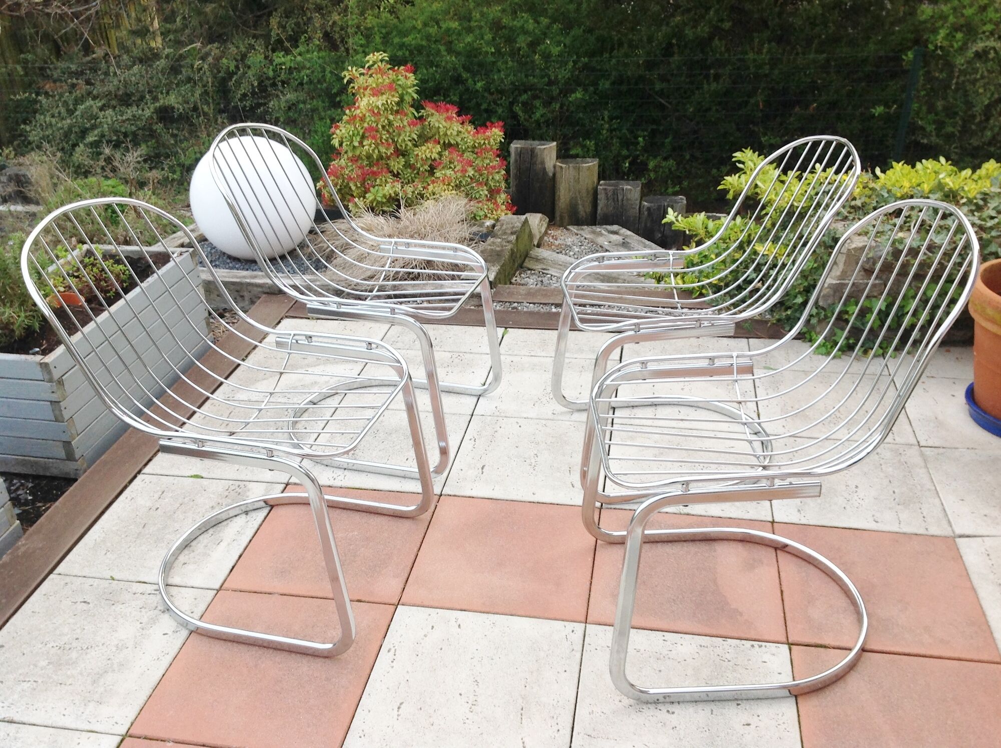 Set of four chrome metal wired chairs by Gastone Rinaldi / vintage 70s
