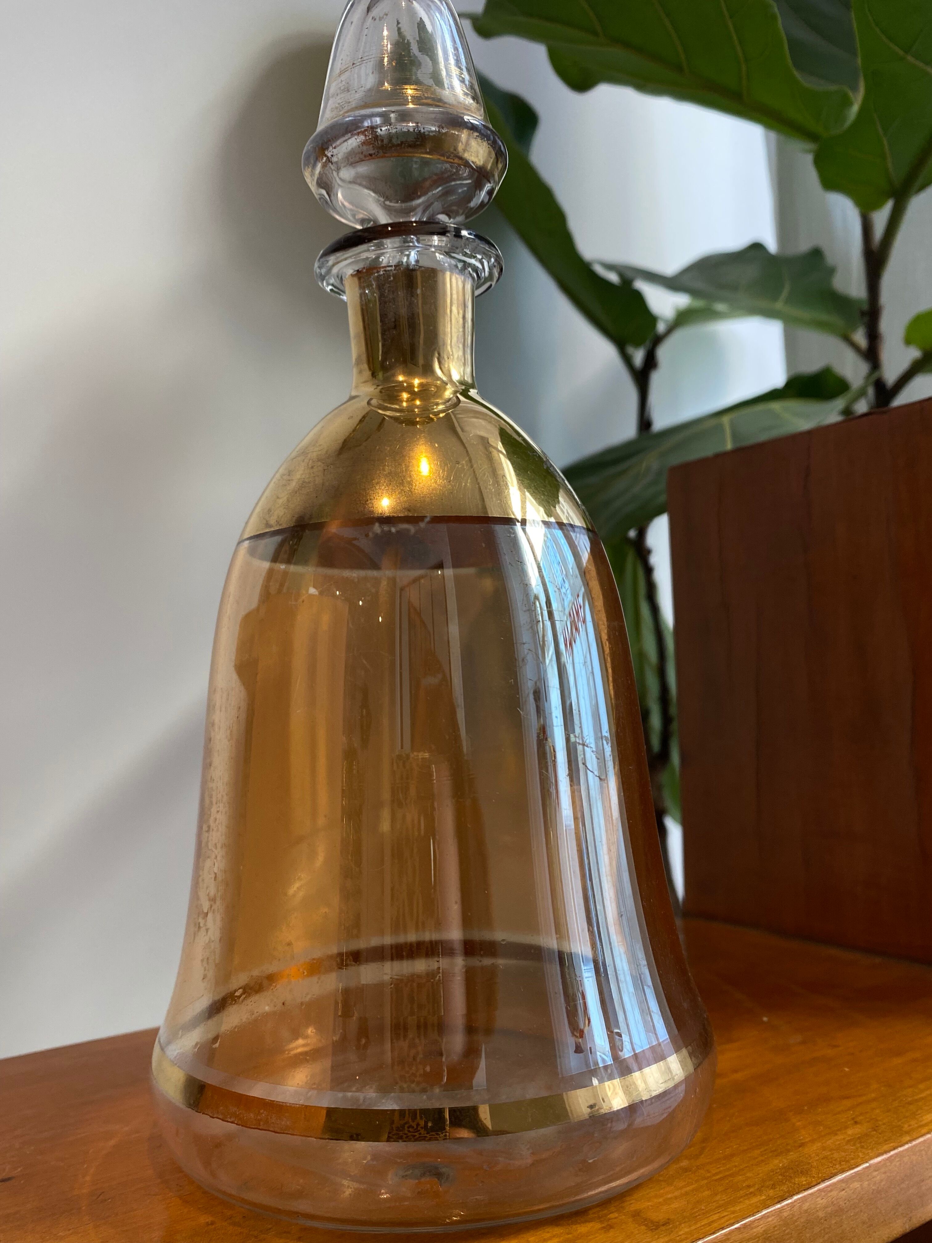 Amber crystal decanter and golden details