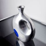 Vase biomorphique par Art3, aluminium et céramique émaillée bleu, Espagne, 1980