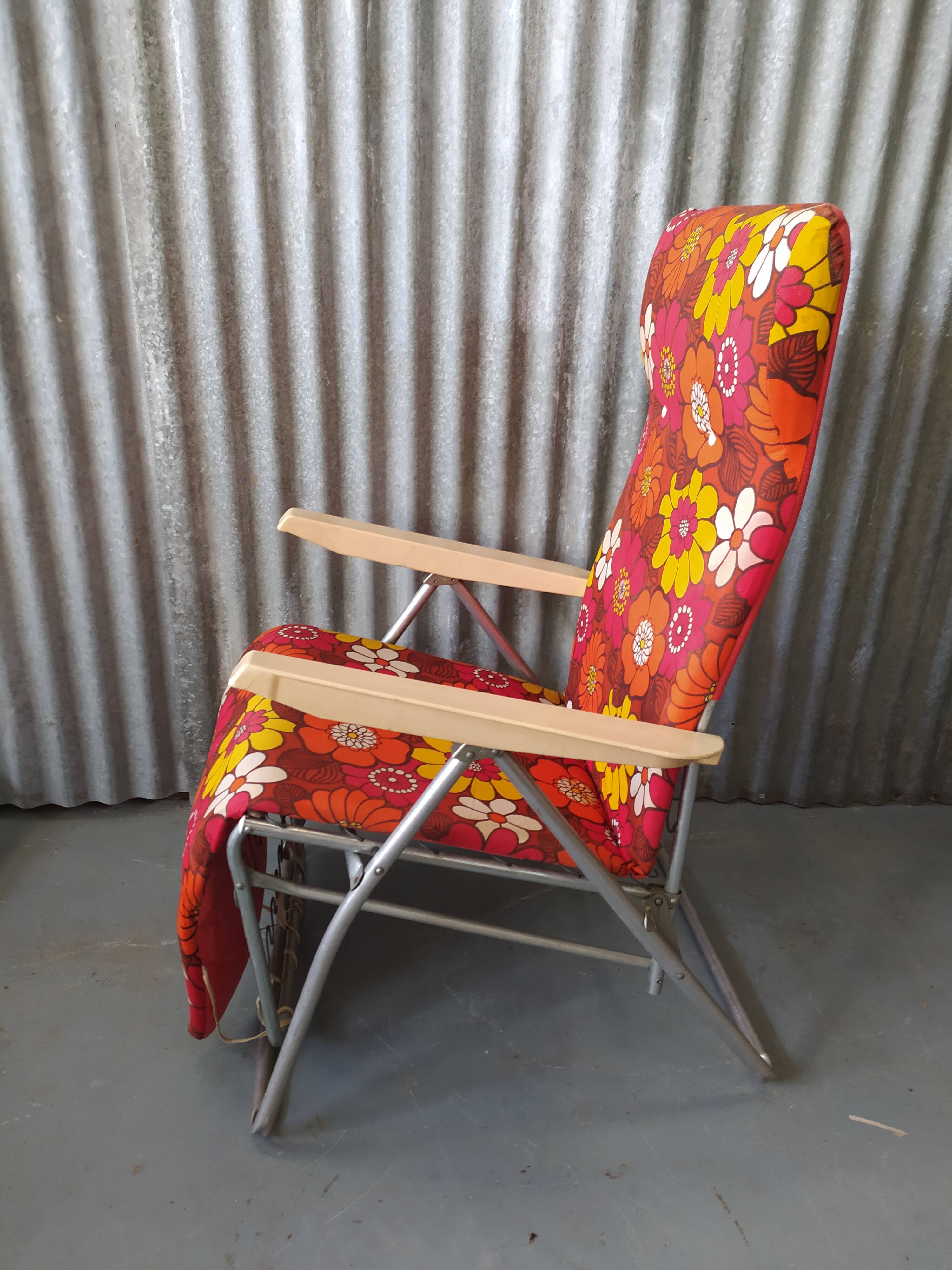 Vintage sunbed lounger
