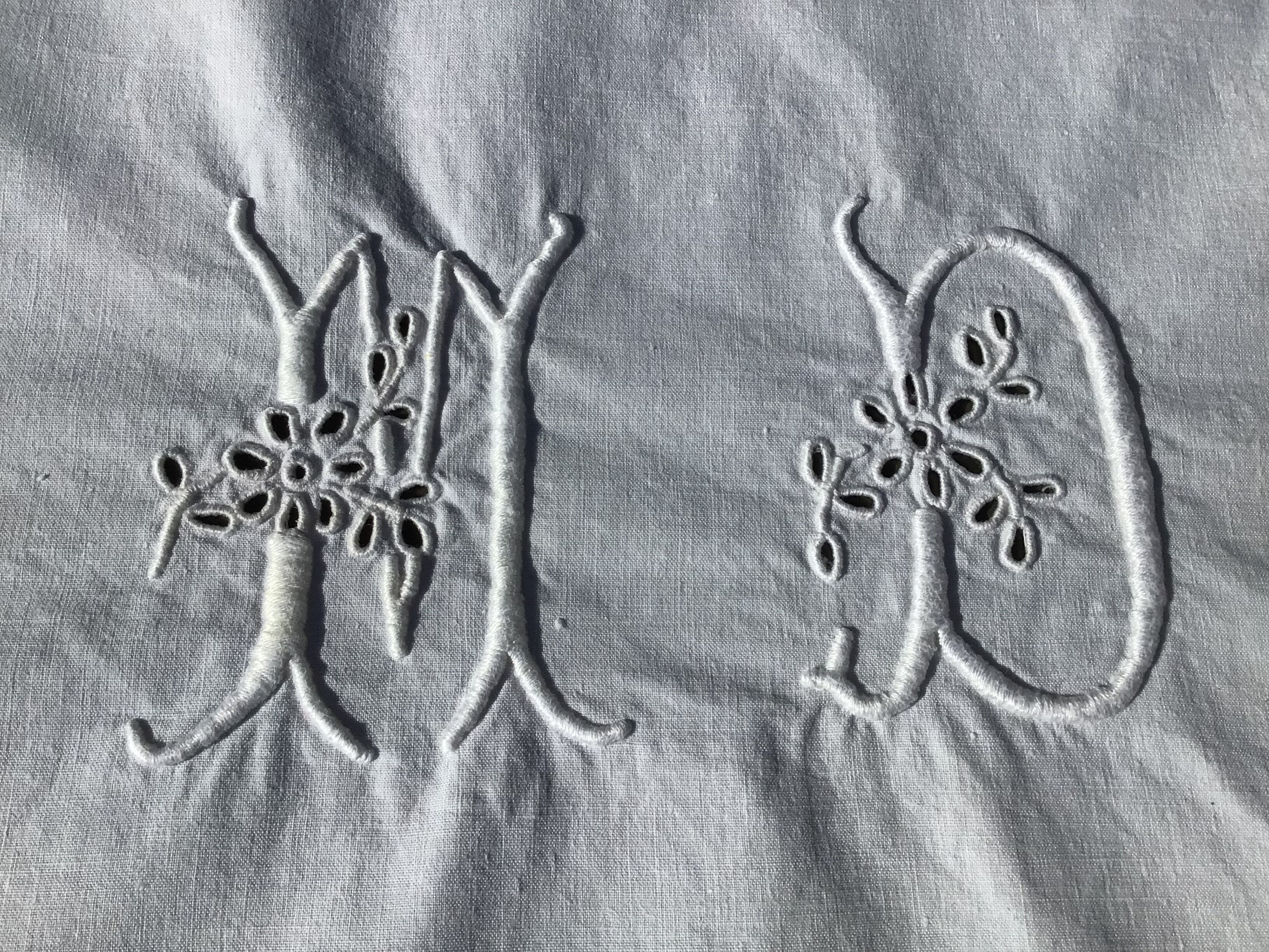 Tablecloth monogram MD square English embroidery