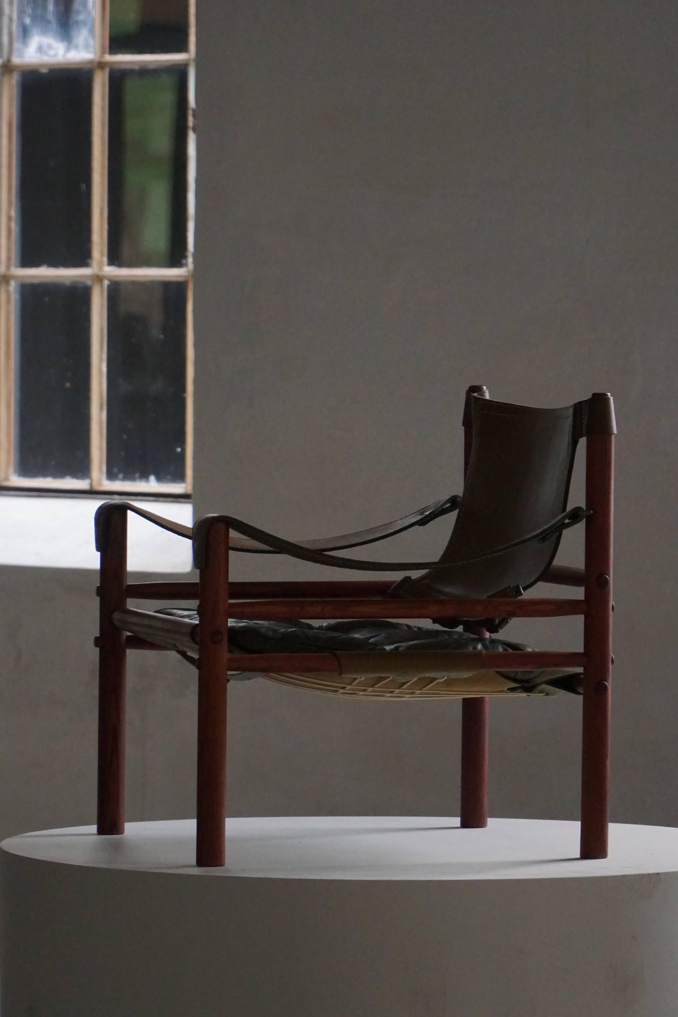 Arne Norell, Pair of "Sirocco" Safari armchairs in ash and green leather, 1960s.