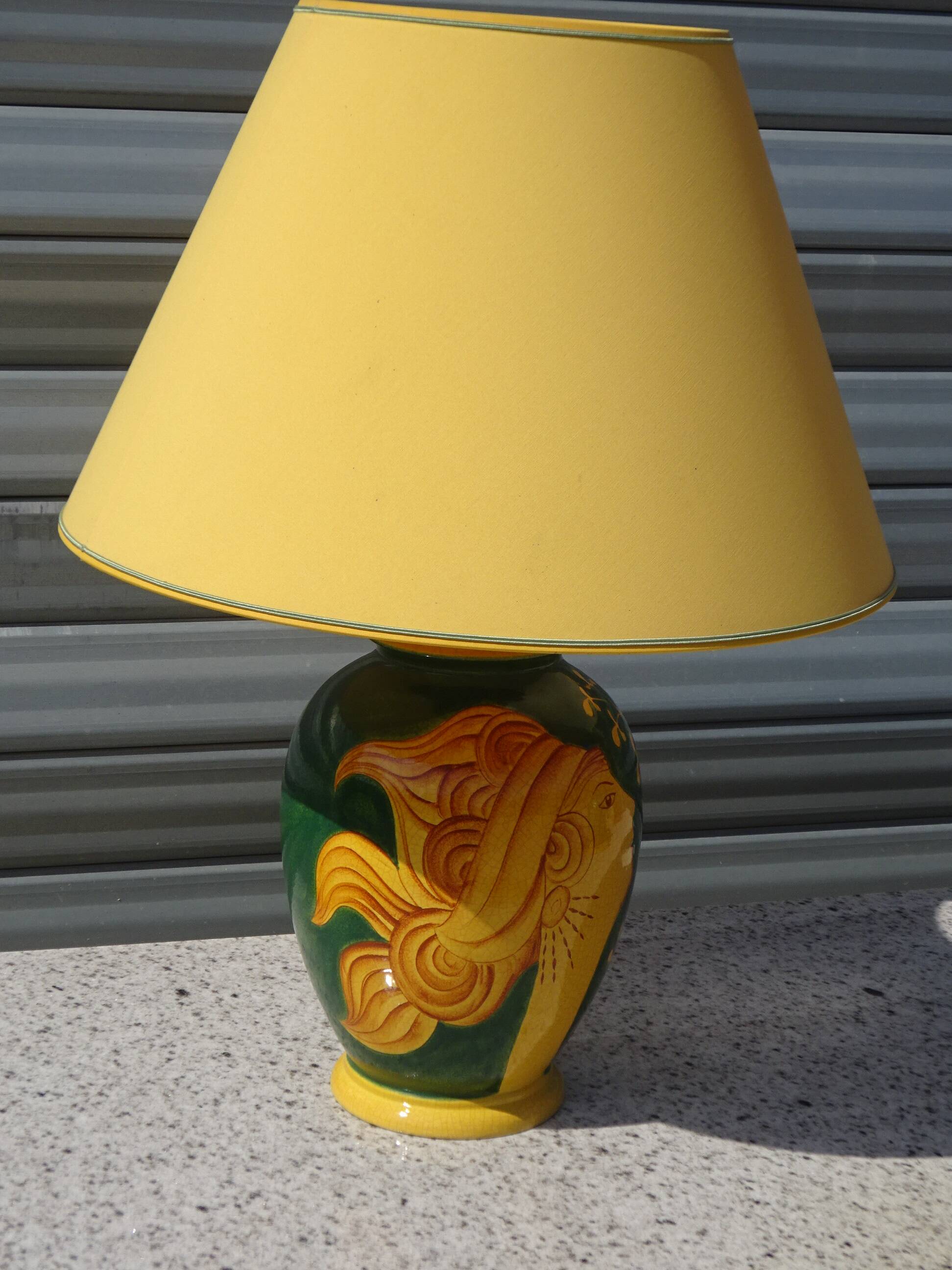 Lampe en céramique avec plat et vase assorti