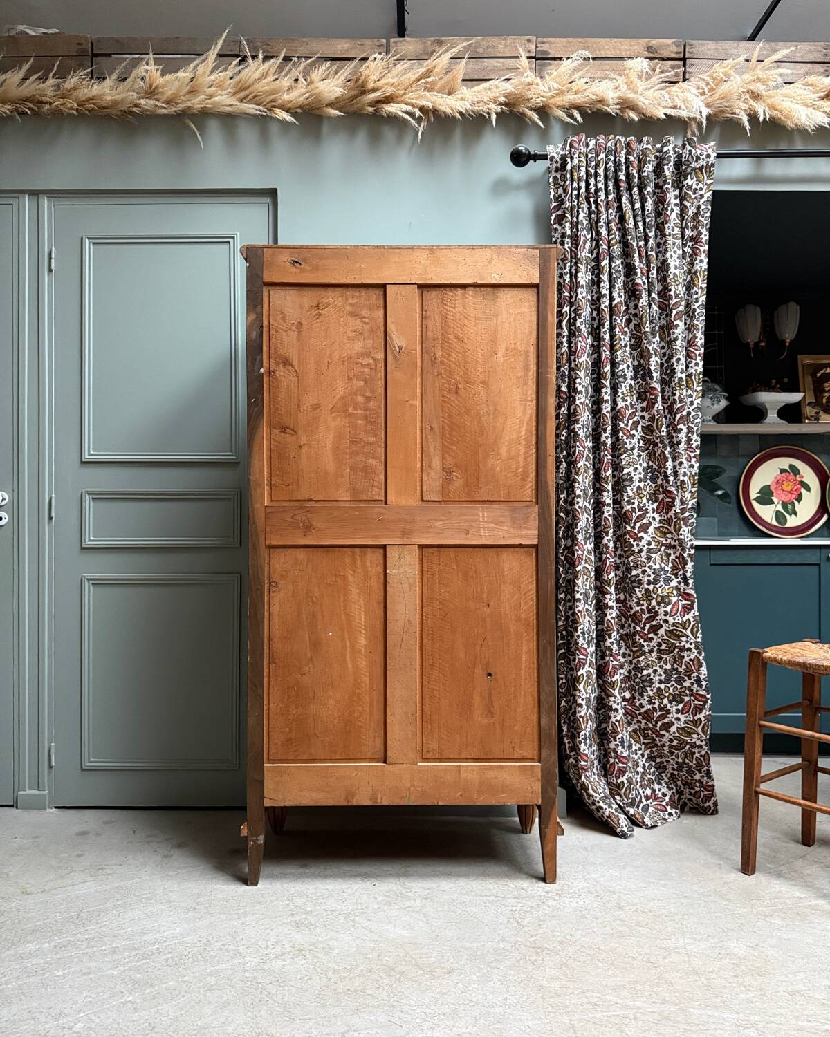 Old library with grilles (renovated)