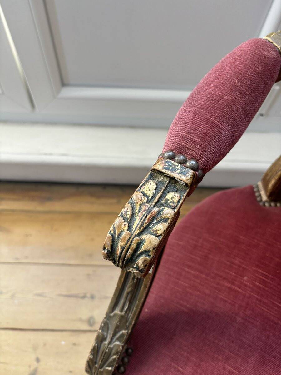 Paire de fauteuils médaillon Louis XVI