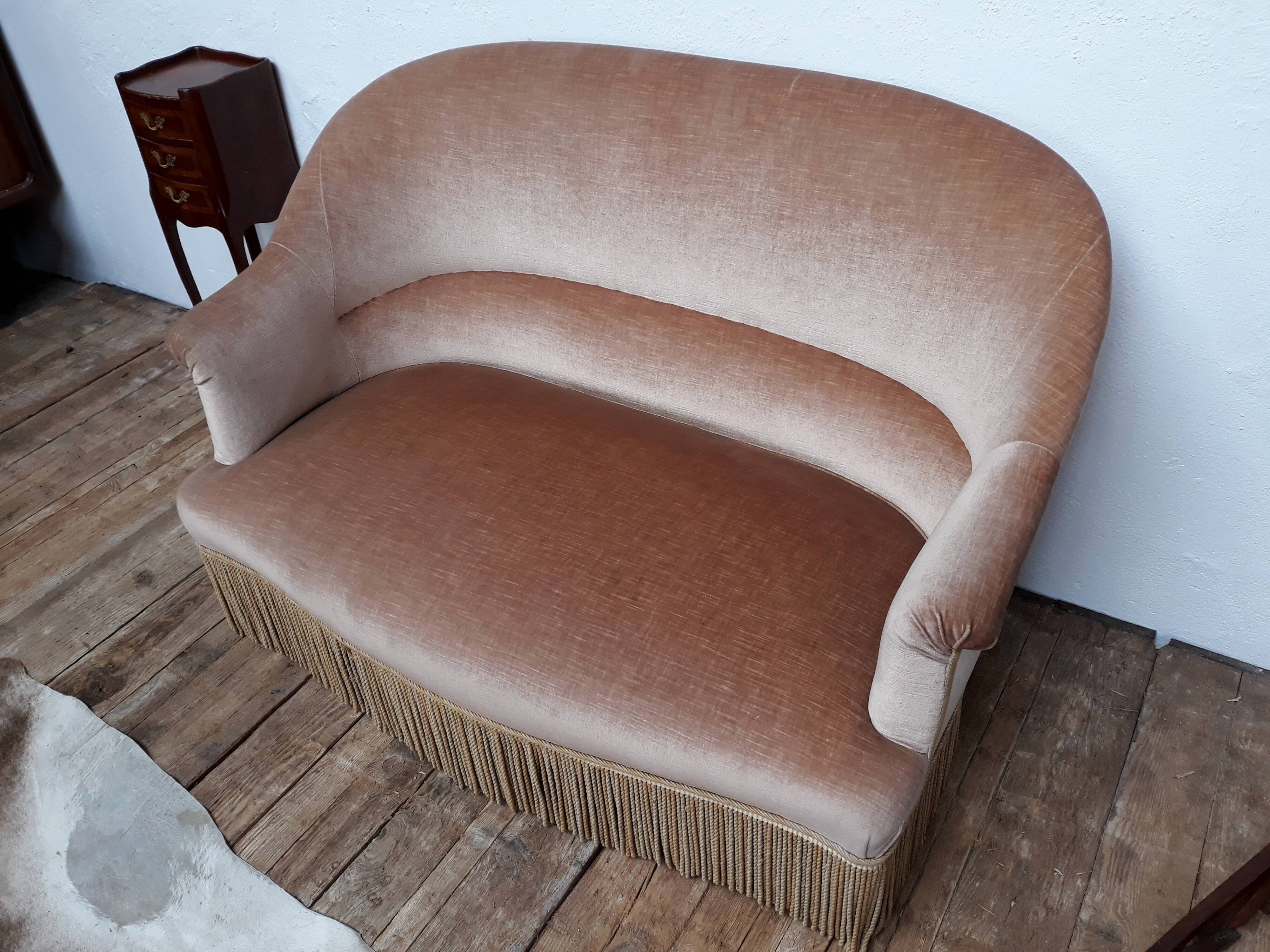 Toad seat sofa