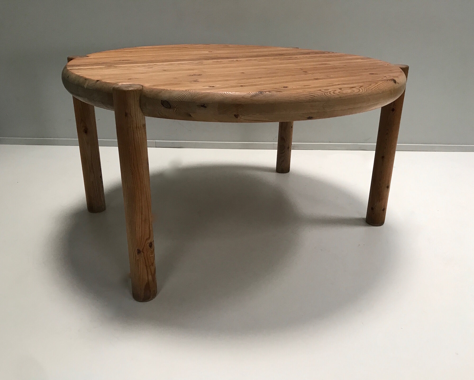 Brutalist pine extendable round dining table by Rainer Daumiller for Hirtshals Savvaerk 1970s