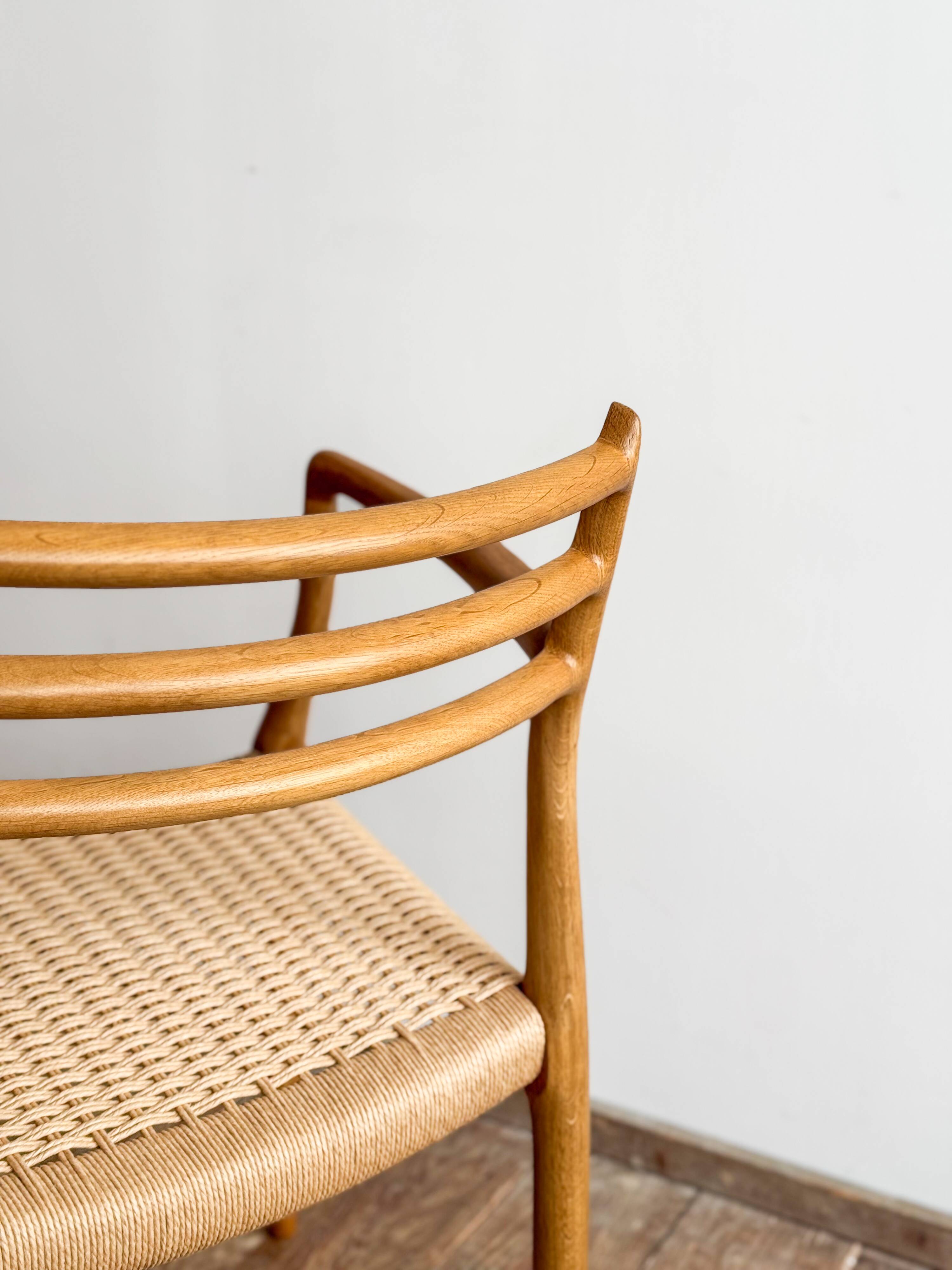 Fauteuil rare modèle 62 par Niels O. Møller en chêne, Danemark