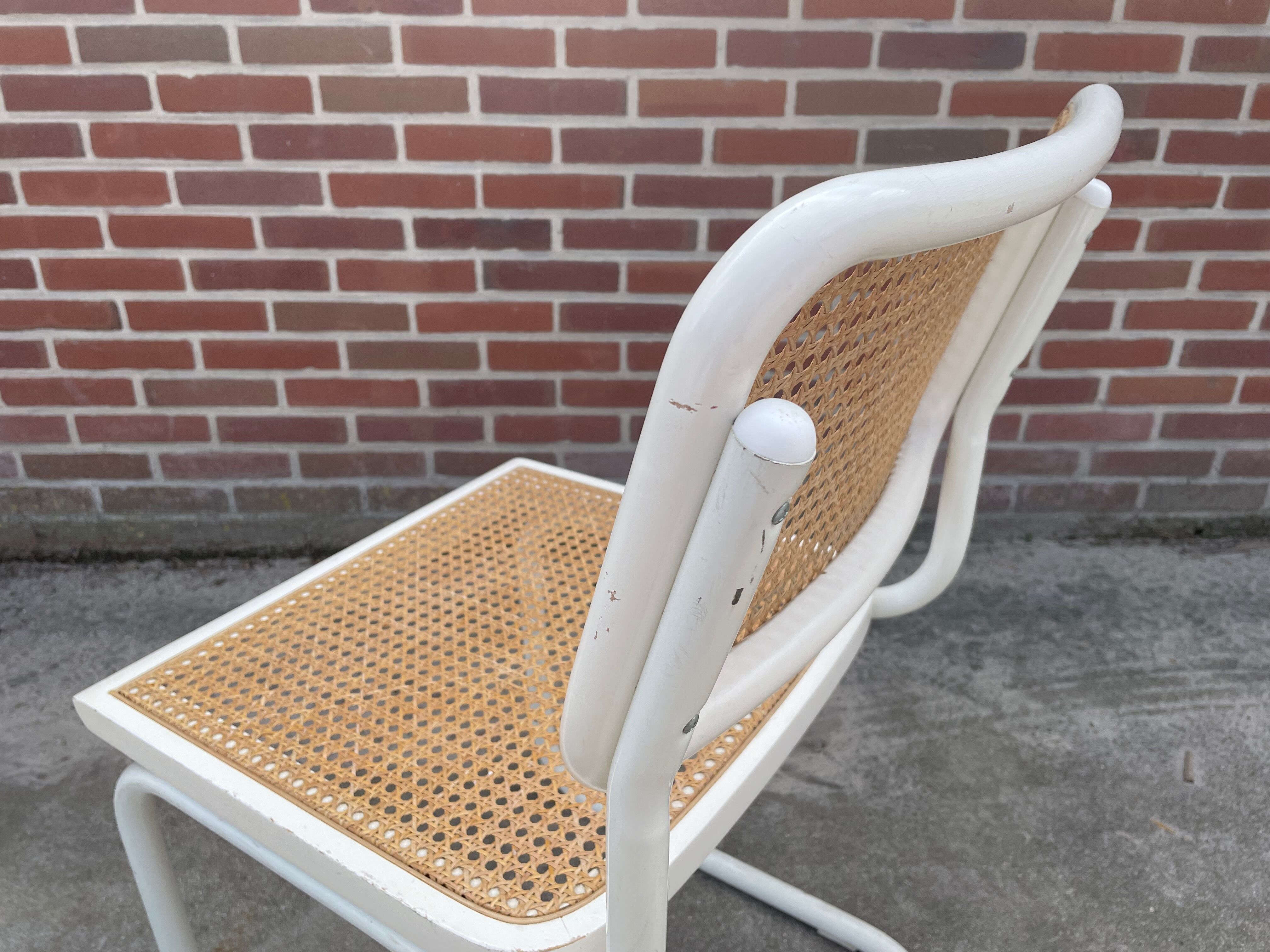 Set of 4 Cesca b32 model chairs in white